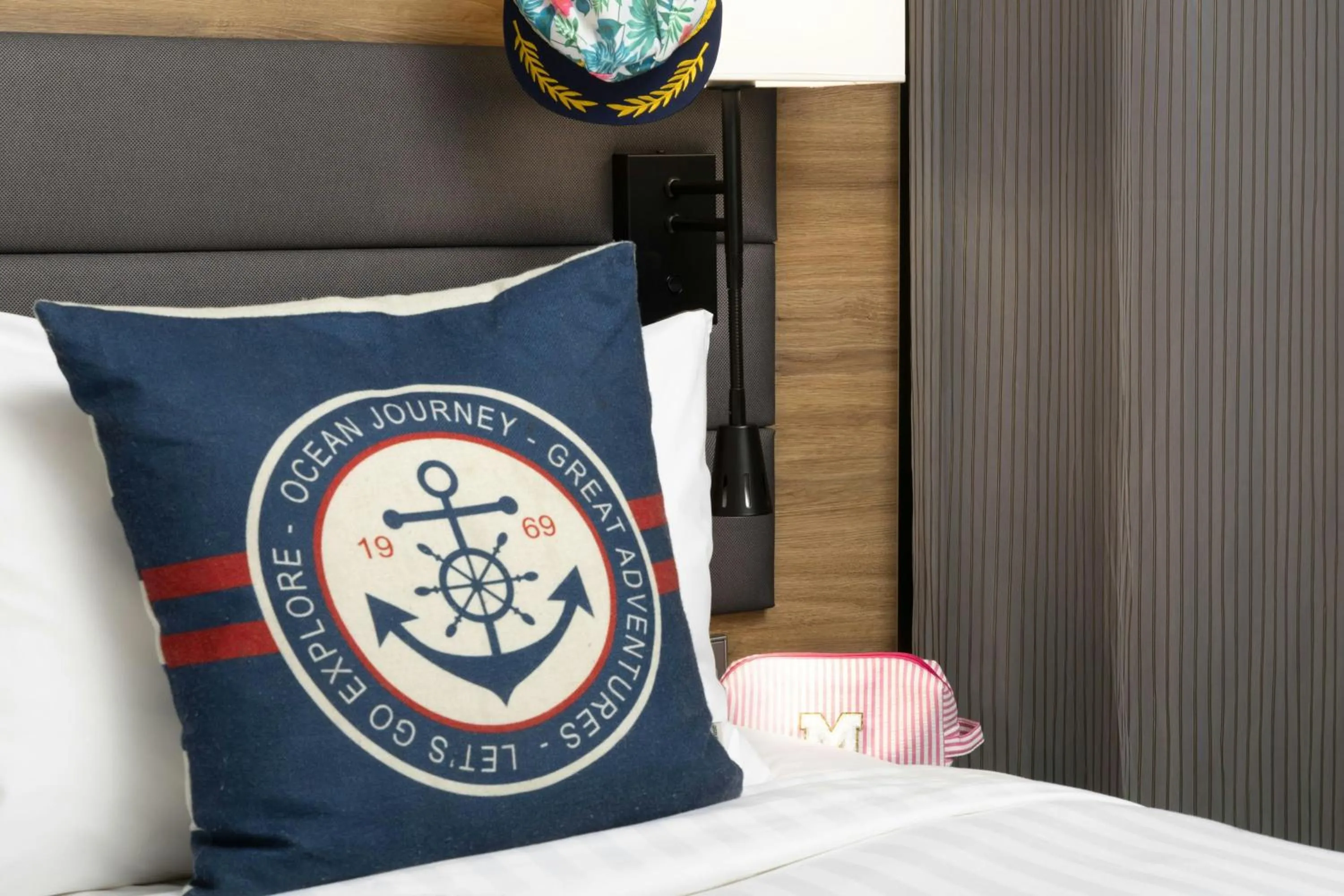 Photo of the whole room, Bed in Moxy Southampton