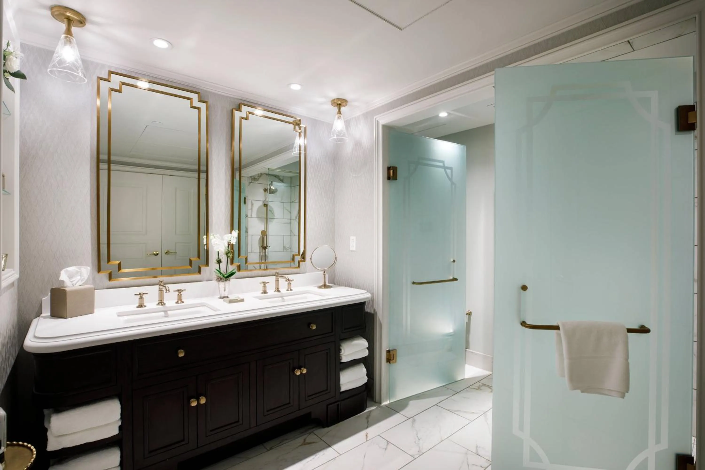 Bathroom in Hotel Carmichael, Autograph Collection