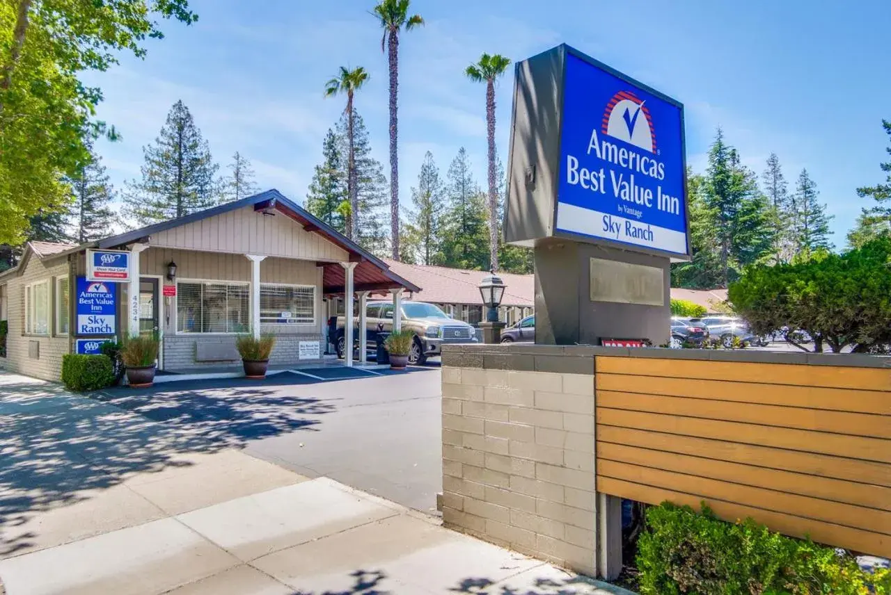 Property building in Americas Best Value Inn - Sky Ranch Palo Alto Property building in Americas Best Value Inn - Sky Ranch Palo Alto