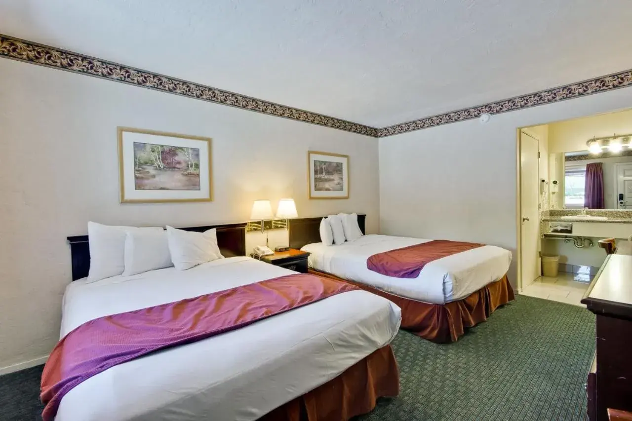 Bed in Americas Best Value Inn - Sky Ranch Palo Alto Bed in Americas Best Value Inn - Sky Ranch Palo Alto