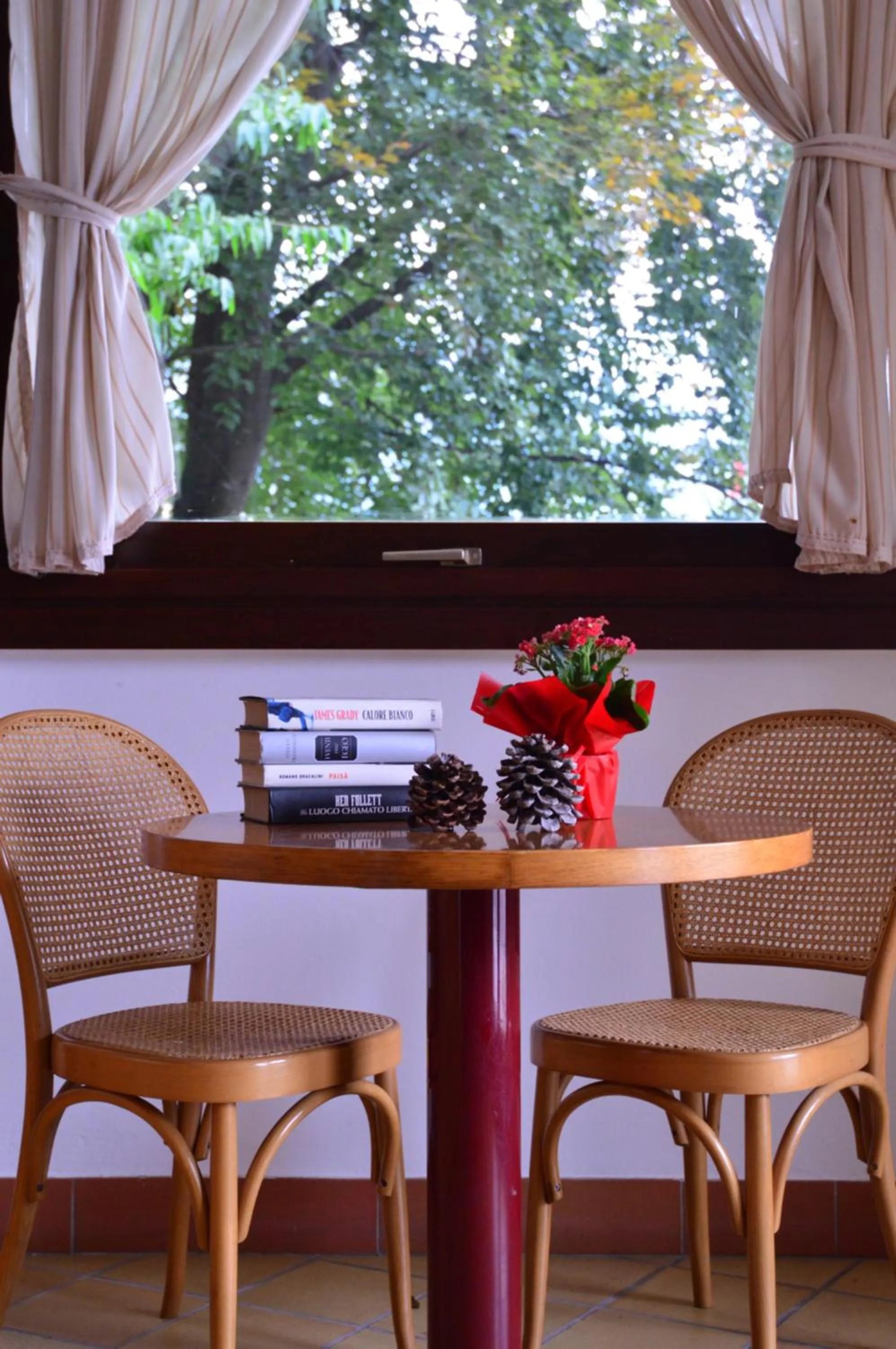 Communal lounge/ TV room in Grem Bike Hostel