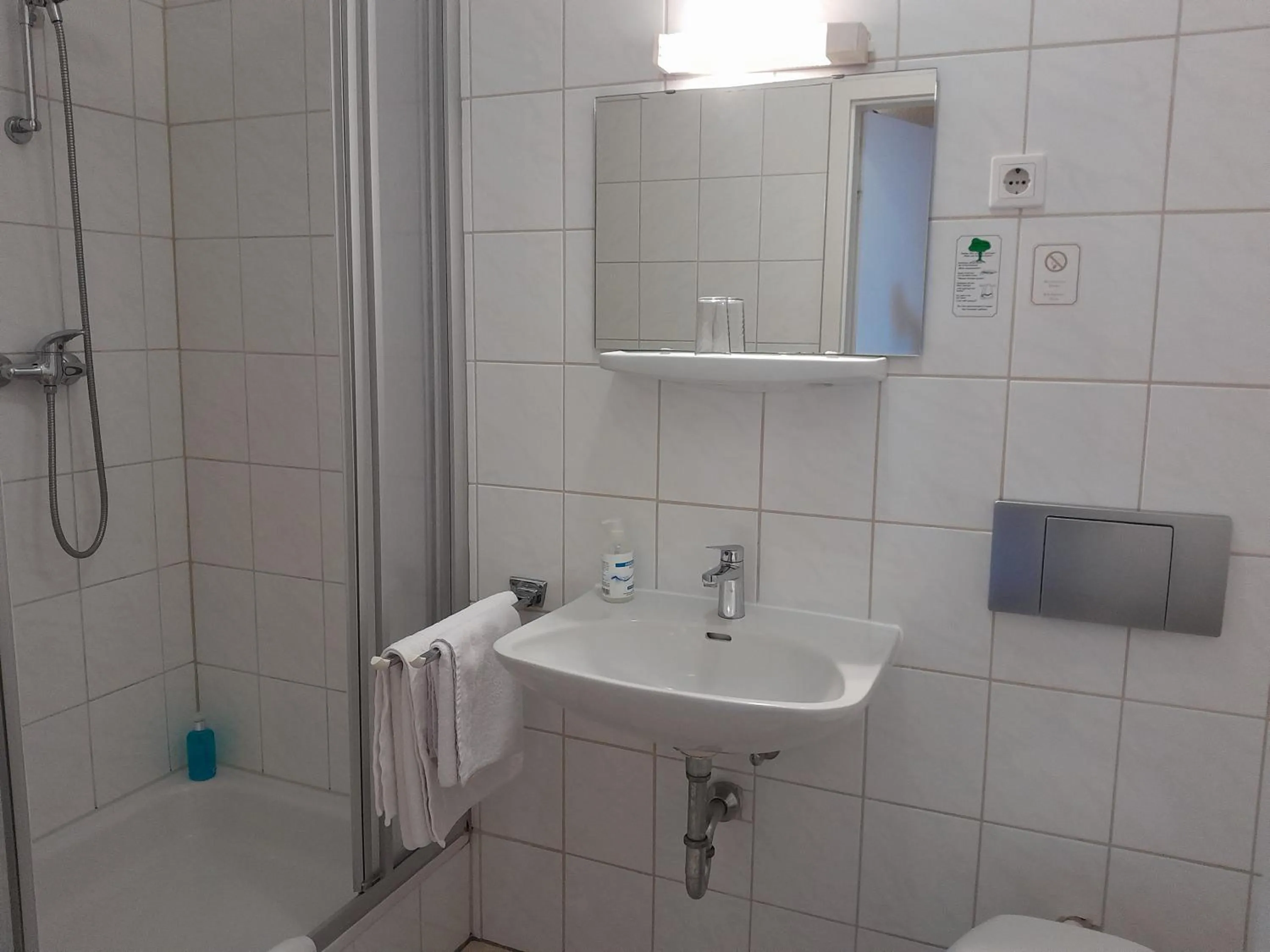 Shower in Hotel-Gasthof Opel Bed & Breakfast