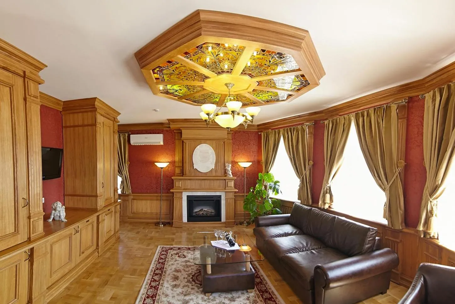 Photo of the whole room in Pidkova