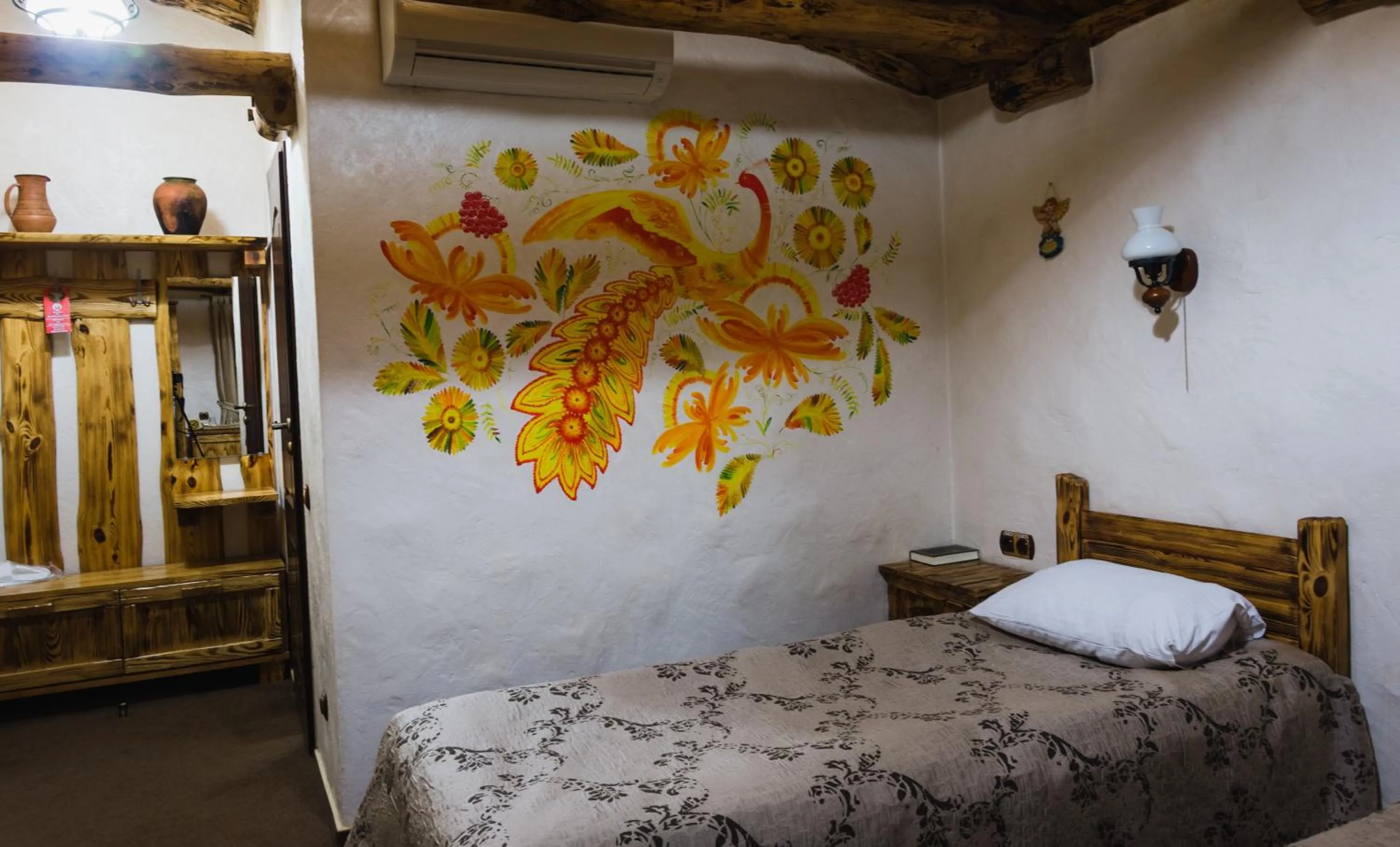 Decorative detail, Bed in Pidkova