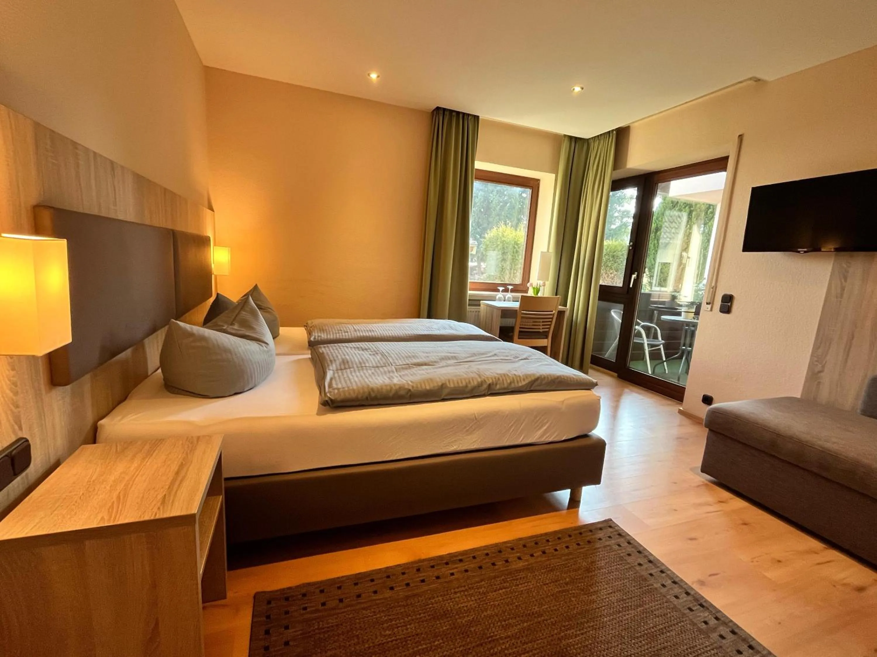 Communal lounge/ TV room, Bed in Annas Gästehaus