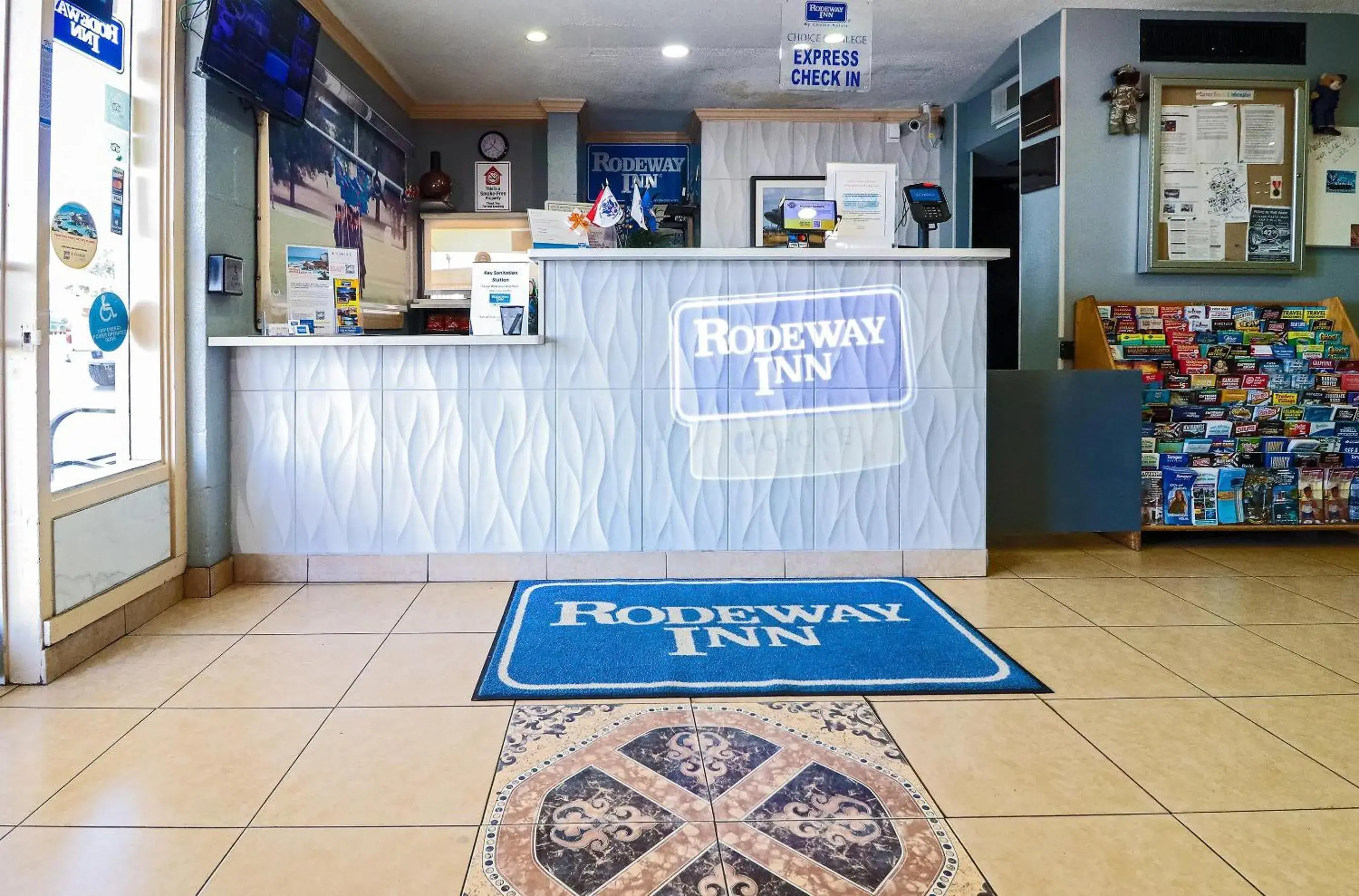 Lobby or reception in Rodeway Inn San Antonio Lackland AFB - SeaWorld Lobby or reception in Rodeway Inn San Antonio Lackland AFB - SeaWorld