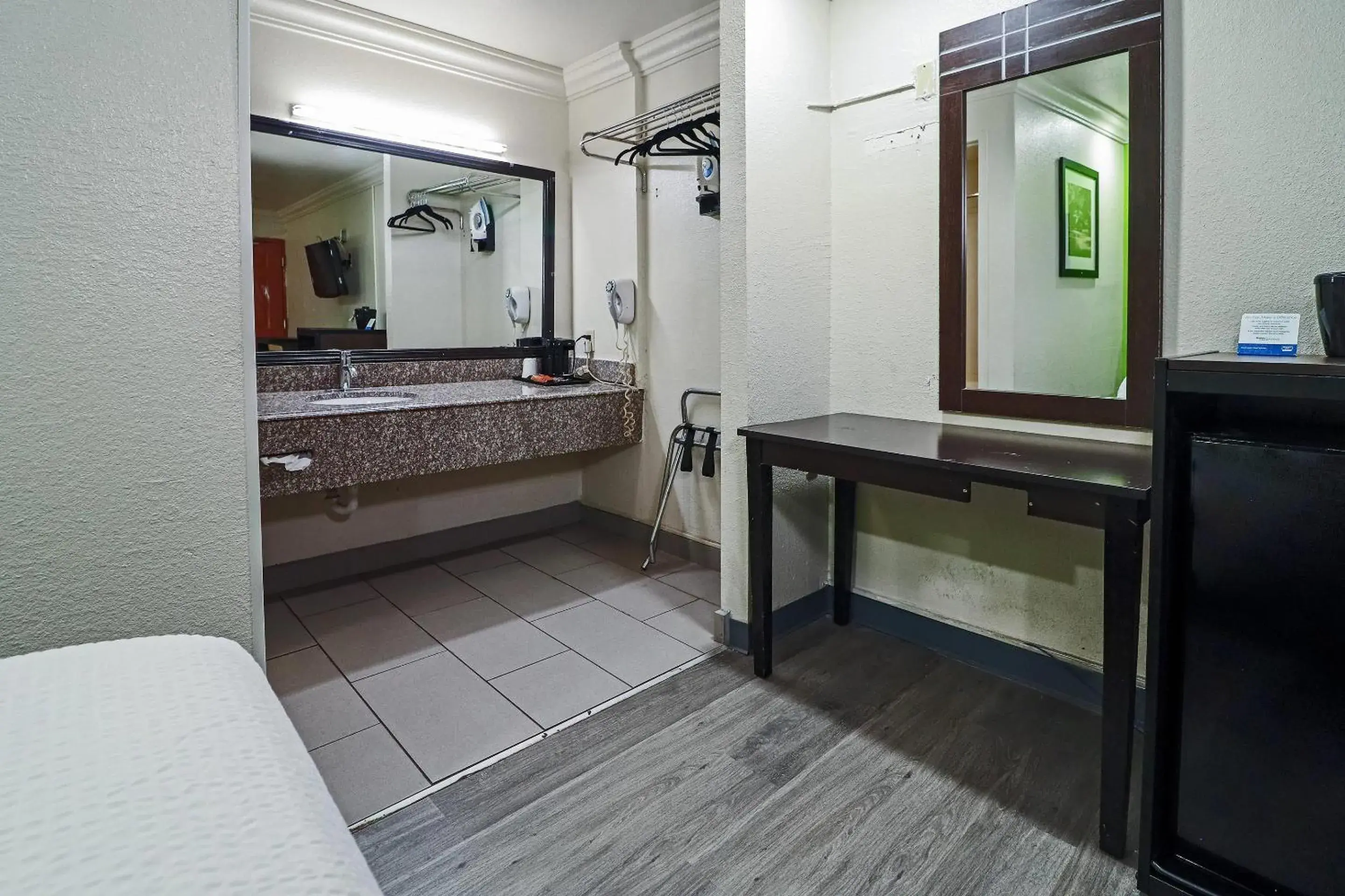 Bedroom in Rodeway Inn San Antonio Lackland AFB - SeaWorld Bedroom in Rodeway Inn San Antonio Lackland AFB - SeaWorld