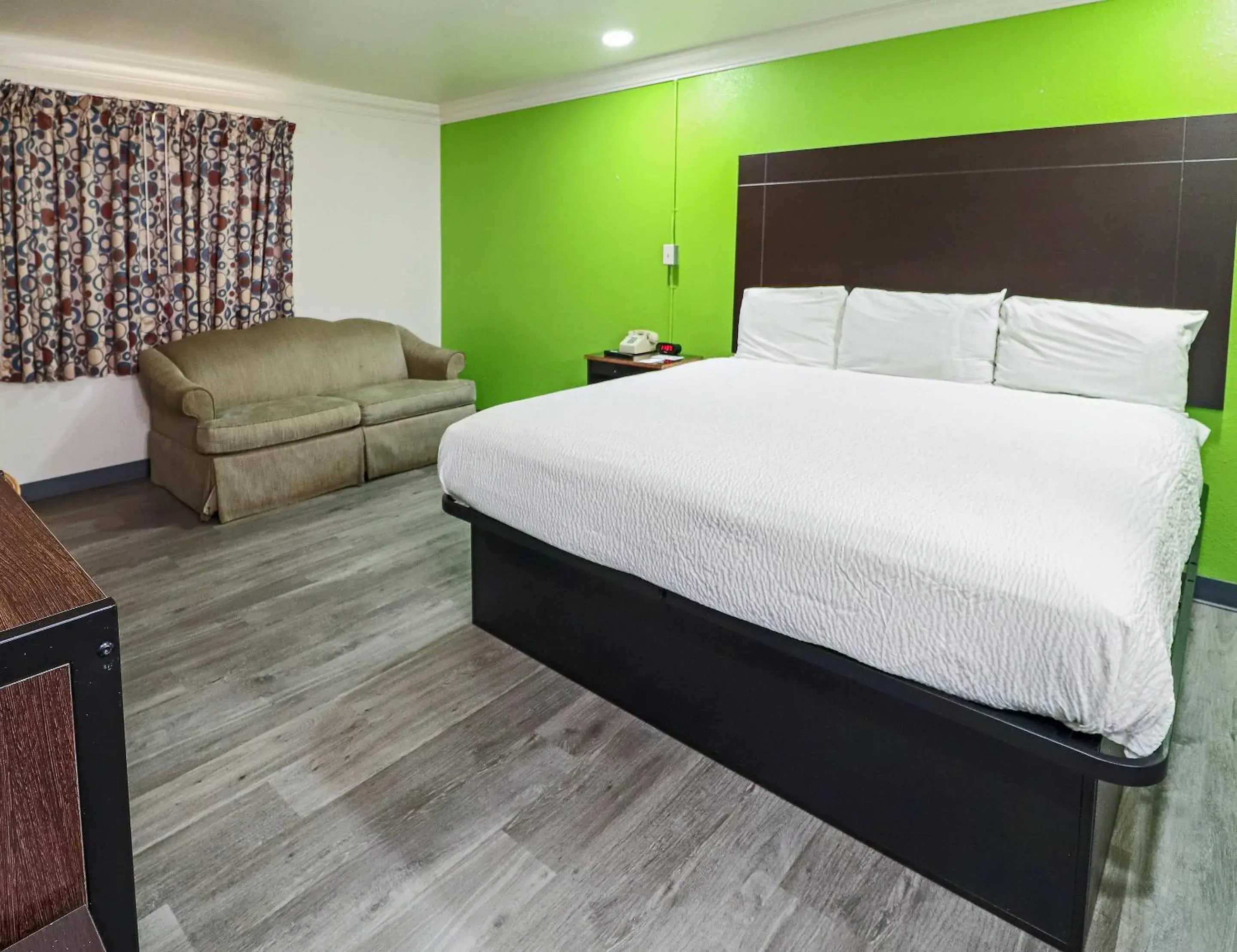 Bedroom, Bed in Rodeway Inn San Antonio Lackland AFB - SeaWorld Bedroom, Bed in Rodeway Inn San Antonio Lackland AFB - SeaWorld