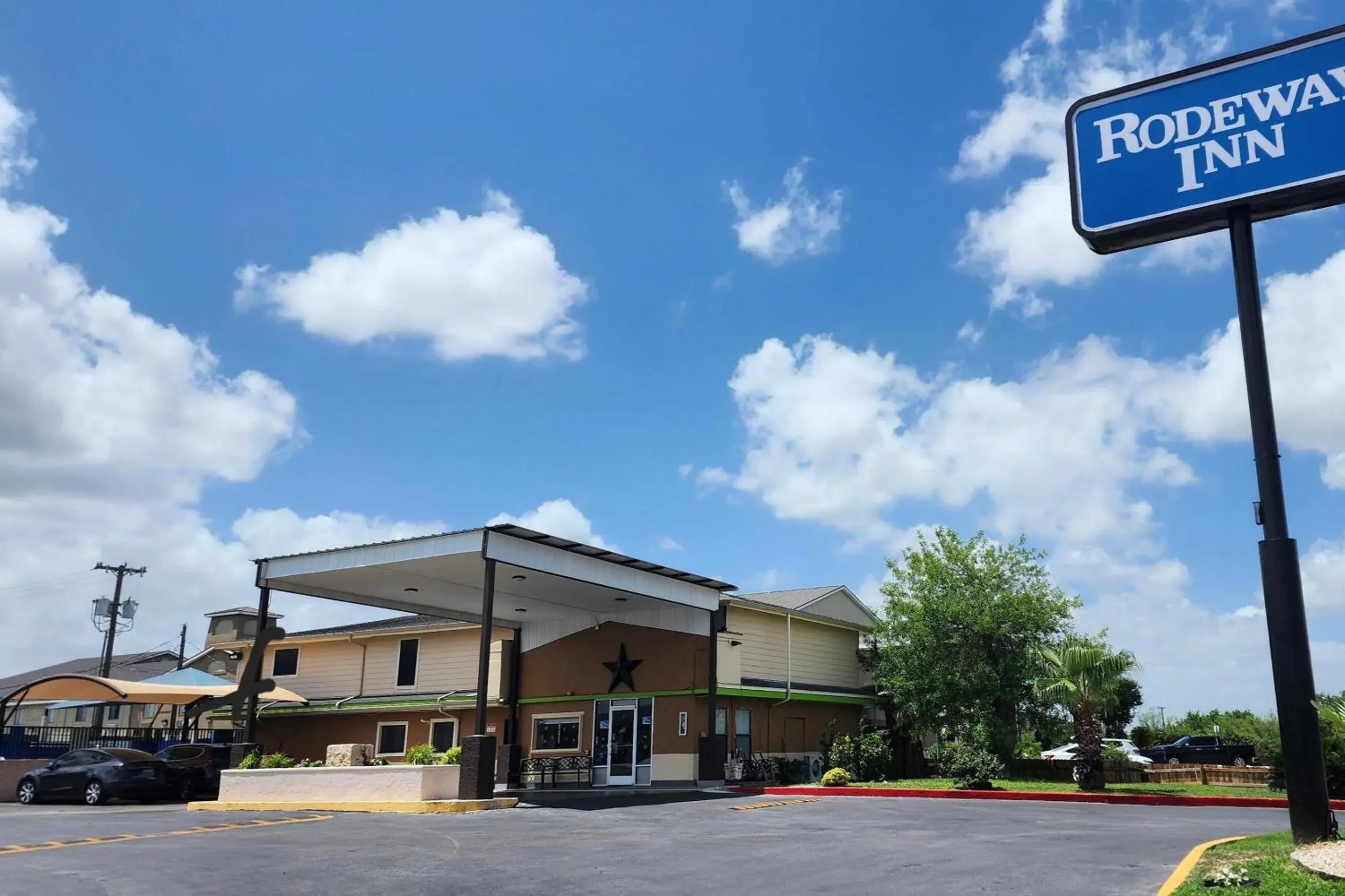 Property building in Rodeway Inn San Antonio Lackland AFB - SeaWorld Property building in Rodeway Inn San Antonio Lackland AFB - SeaWorld