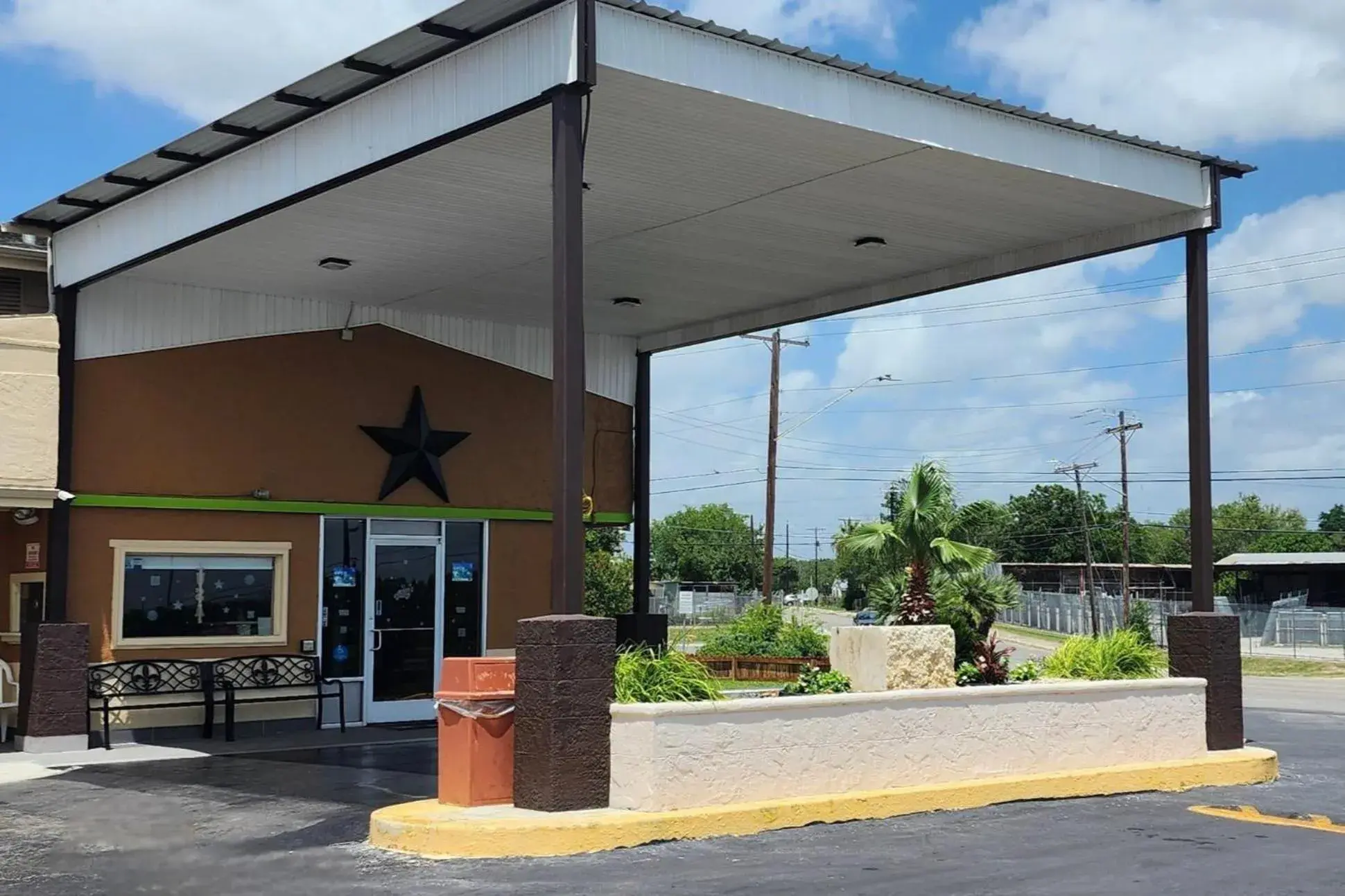 Property building in Rodeway Inn San Antonio Lackland AFB - SeaWorld Property building in Rodeway Inn San Antonio Lackland AFB - SeaWorld