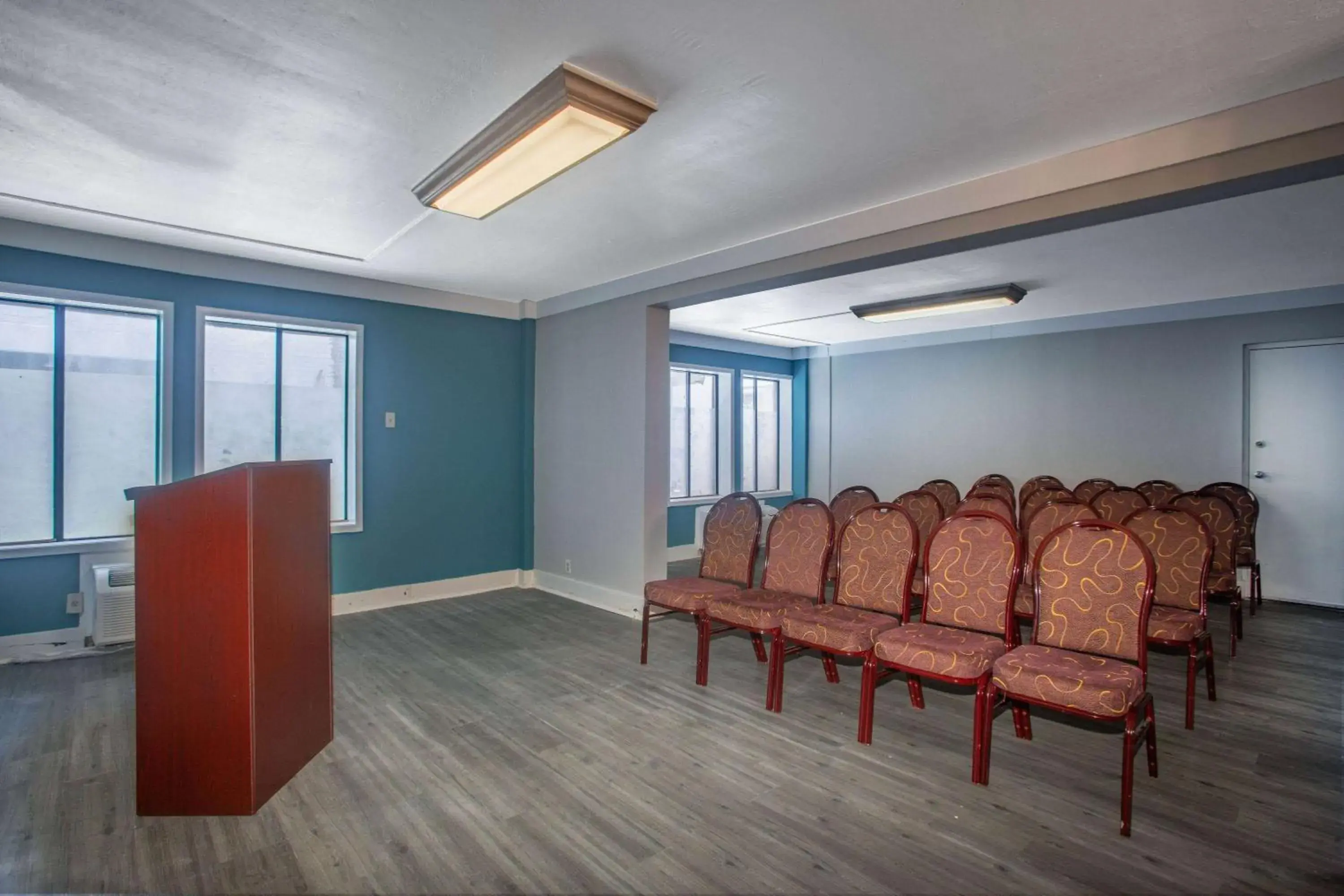 Meeting/conference room in Days Inn by Wyndham Mobile I-65