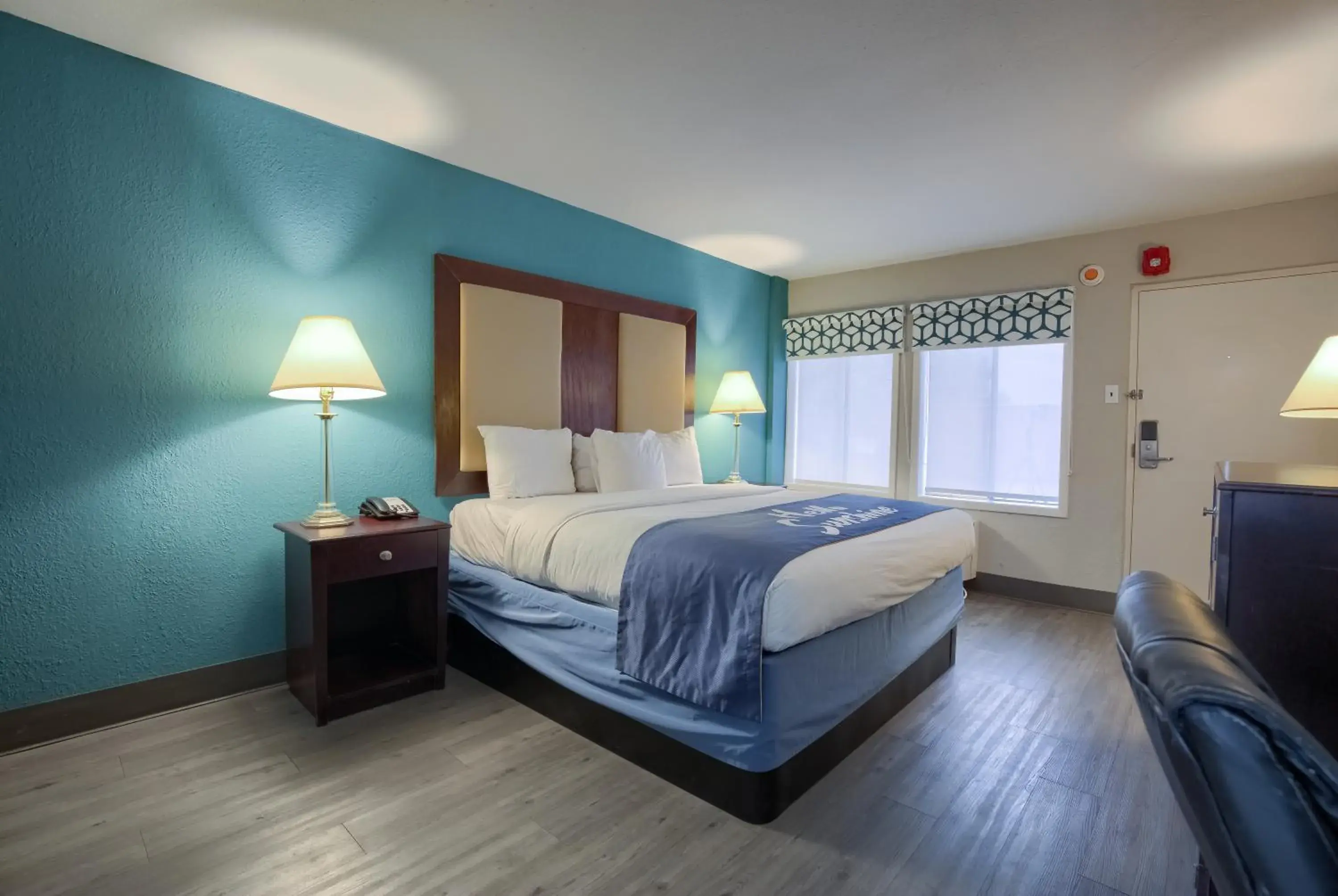 Bedroom in Days Inn by Wyndham Mobile I-65