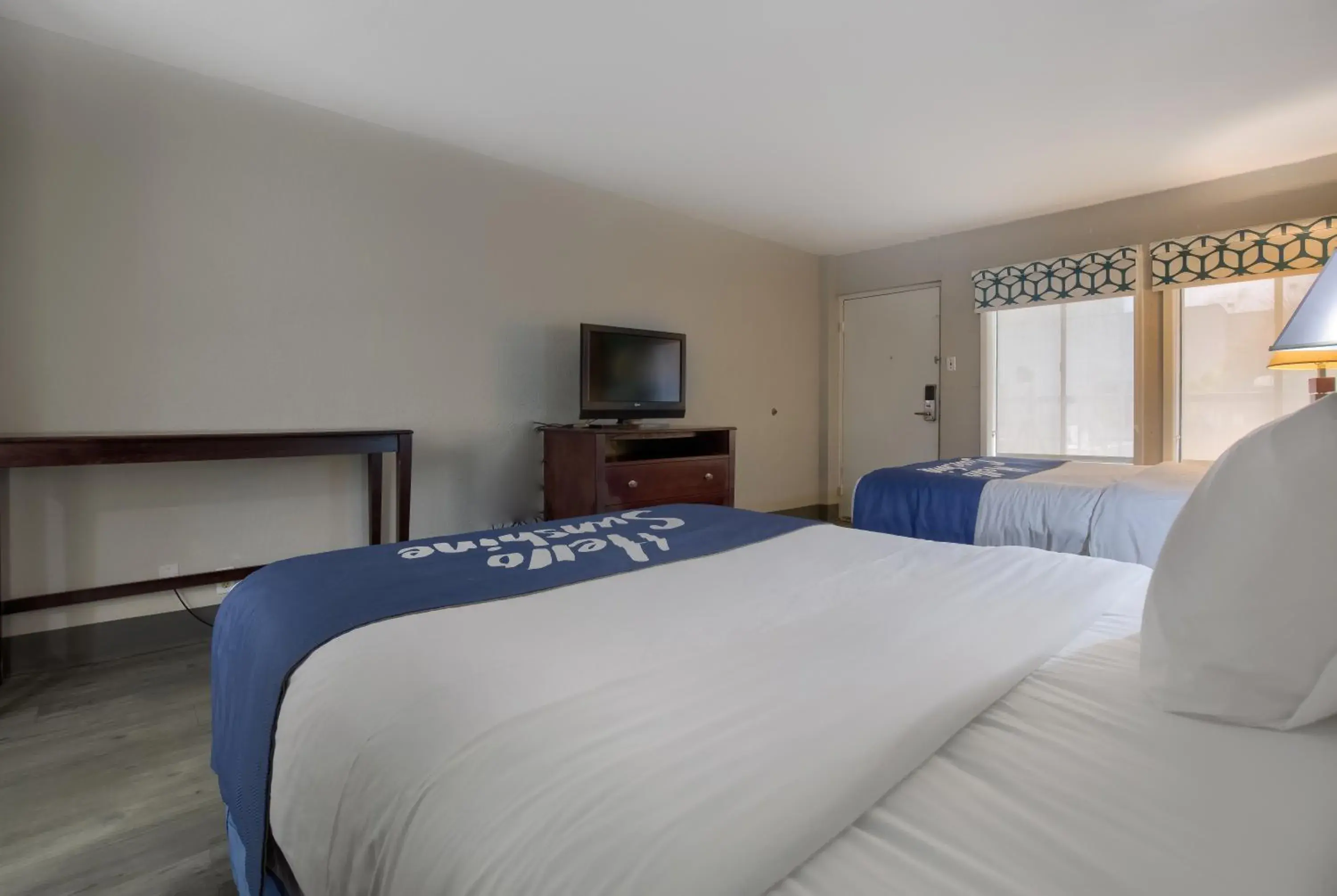 Bed in Days Inn by Wyndham Mobile I-65