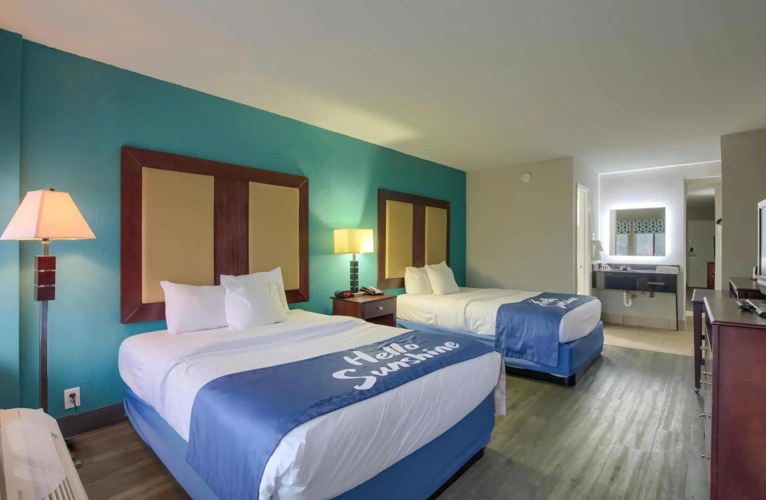 Photo of the whole room, Bed in Days Inn by Wyndham Mobile I-65