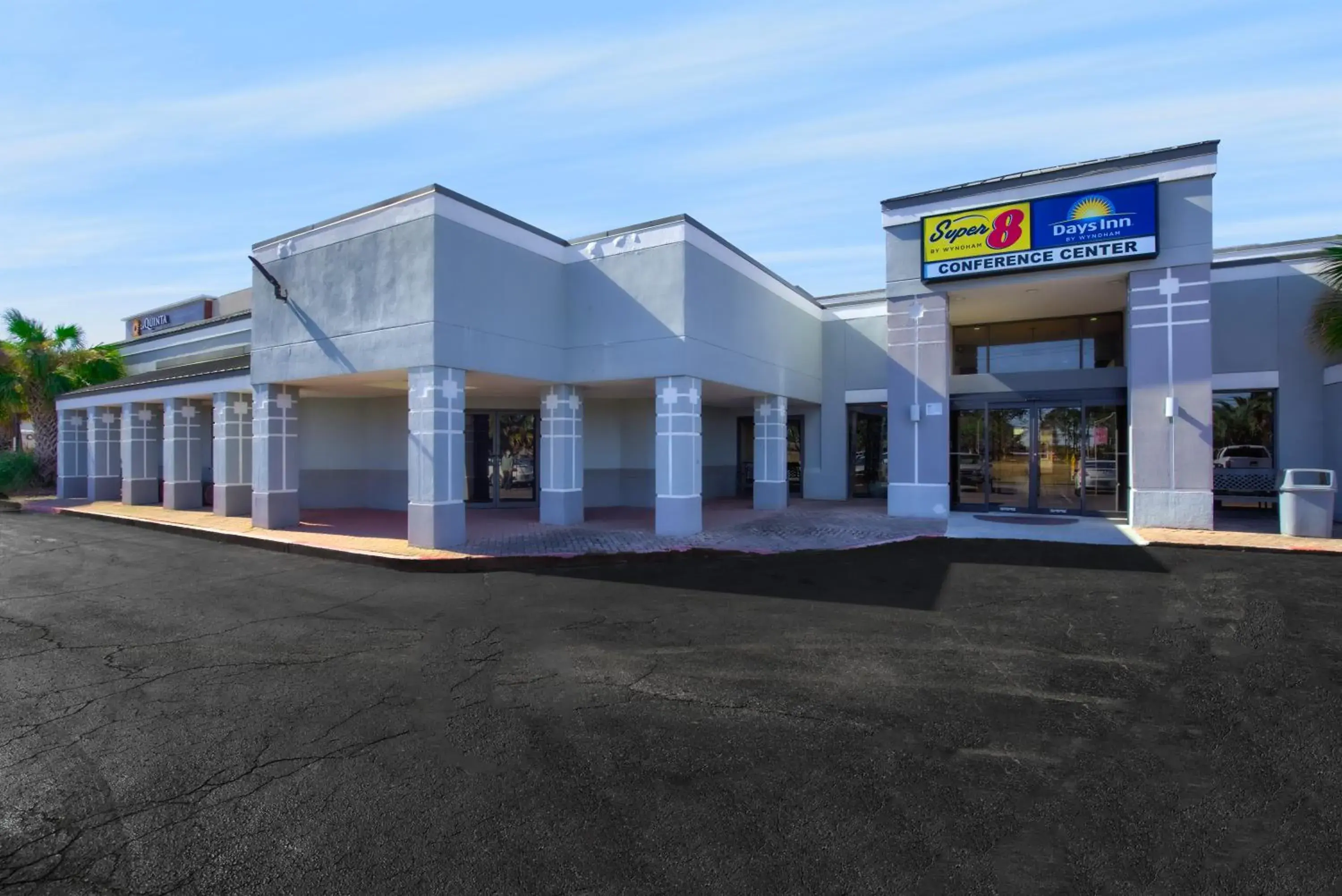 Property Building in Days Inn by Wyndham Mobile I-65