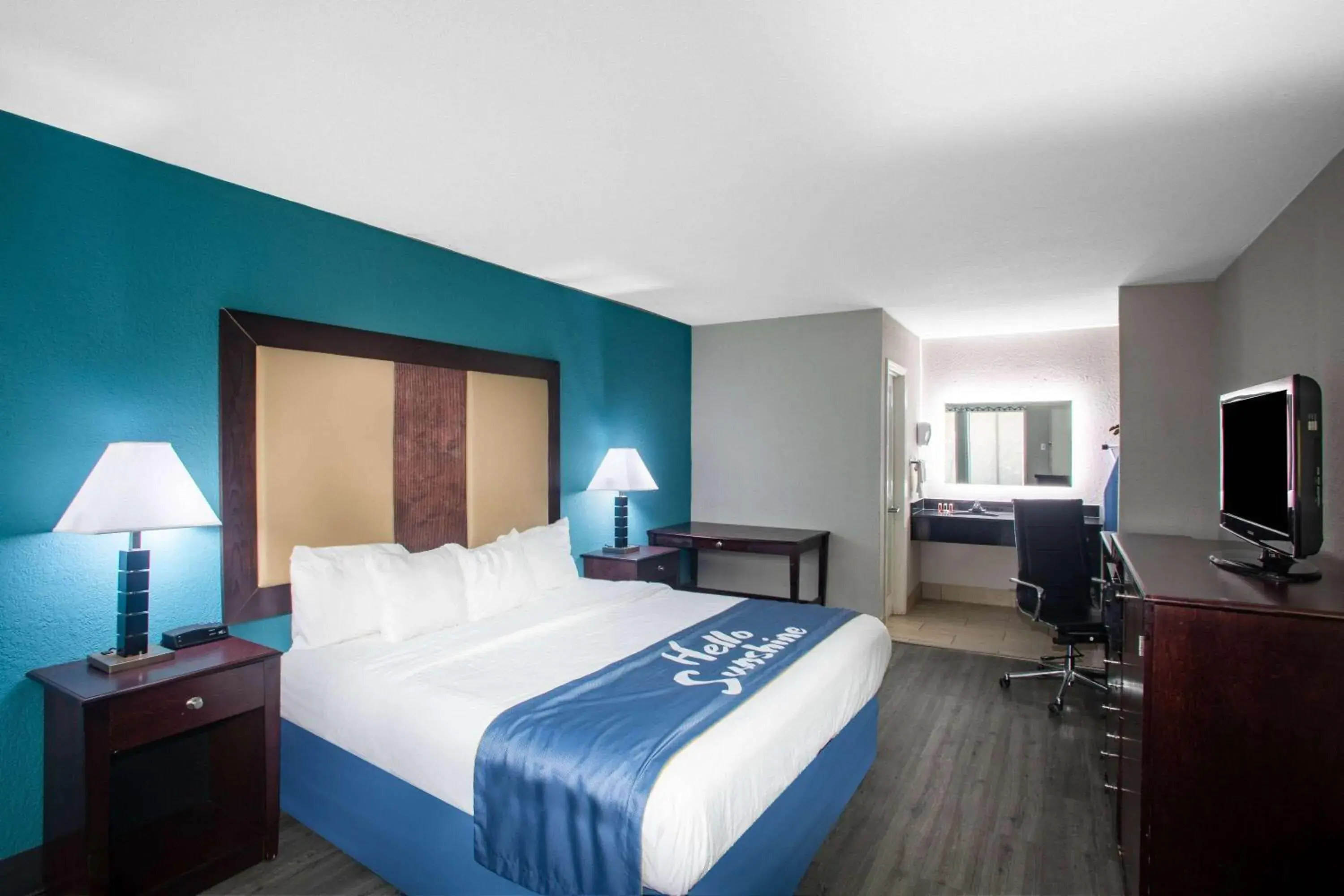 Photo of the whole room, Bed in Days Inn by Wyndham Mobile I-65