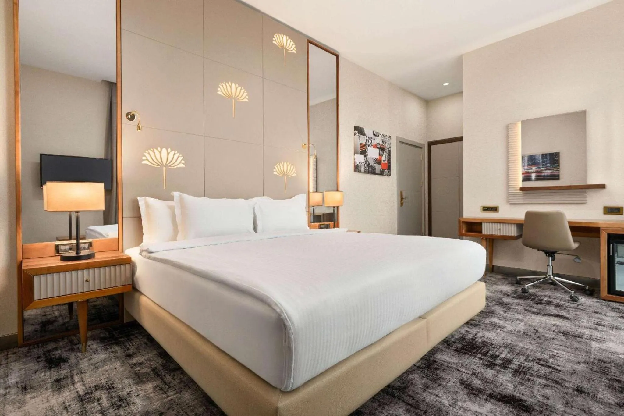 Photo of the whole room, Bed in Tryp by Wyndham Istanbul Topkapi