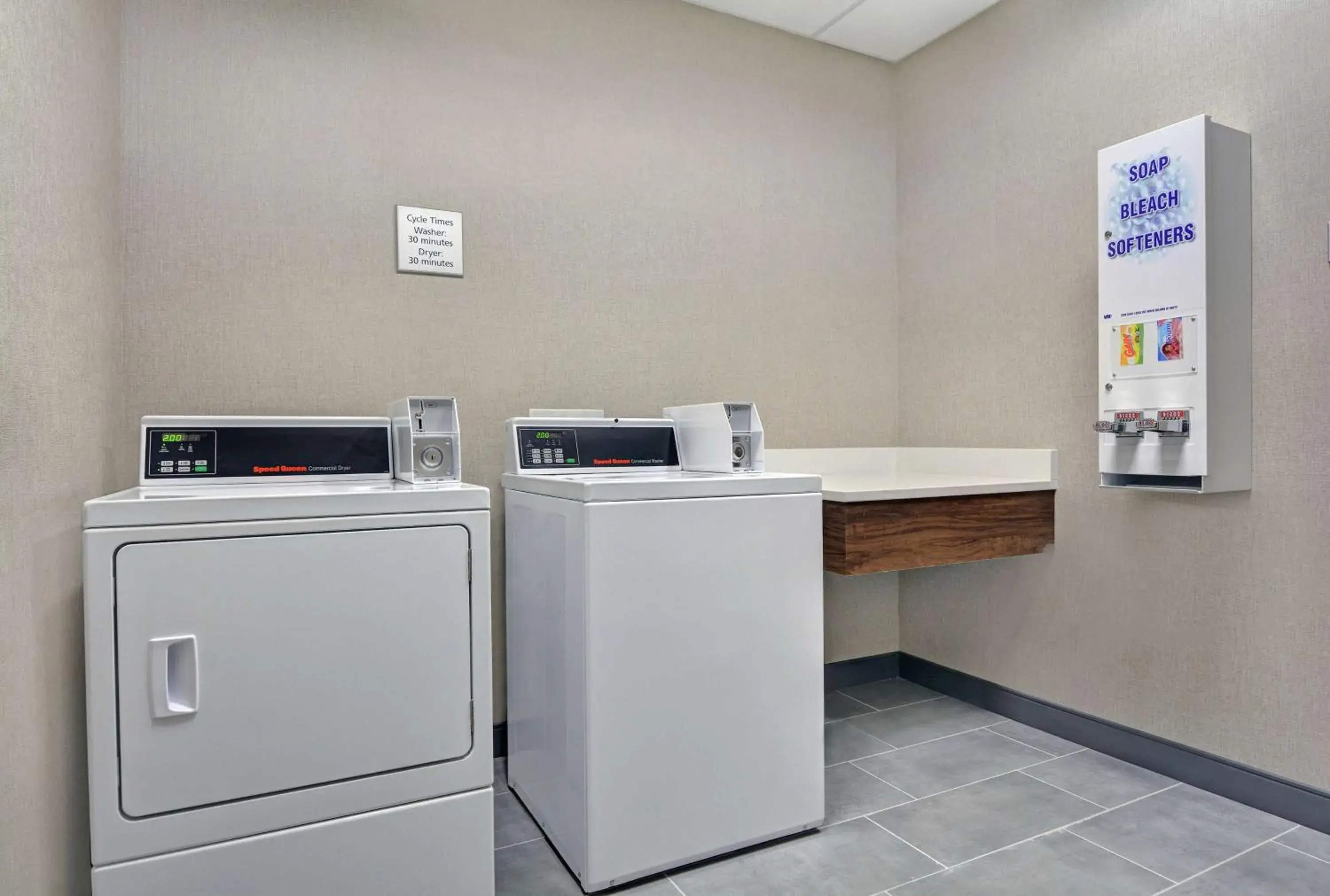 Property building in Hampton Inn & Suites Middleburg, Fl Property building in Hampton Inn & Suites Middleburg, Fl