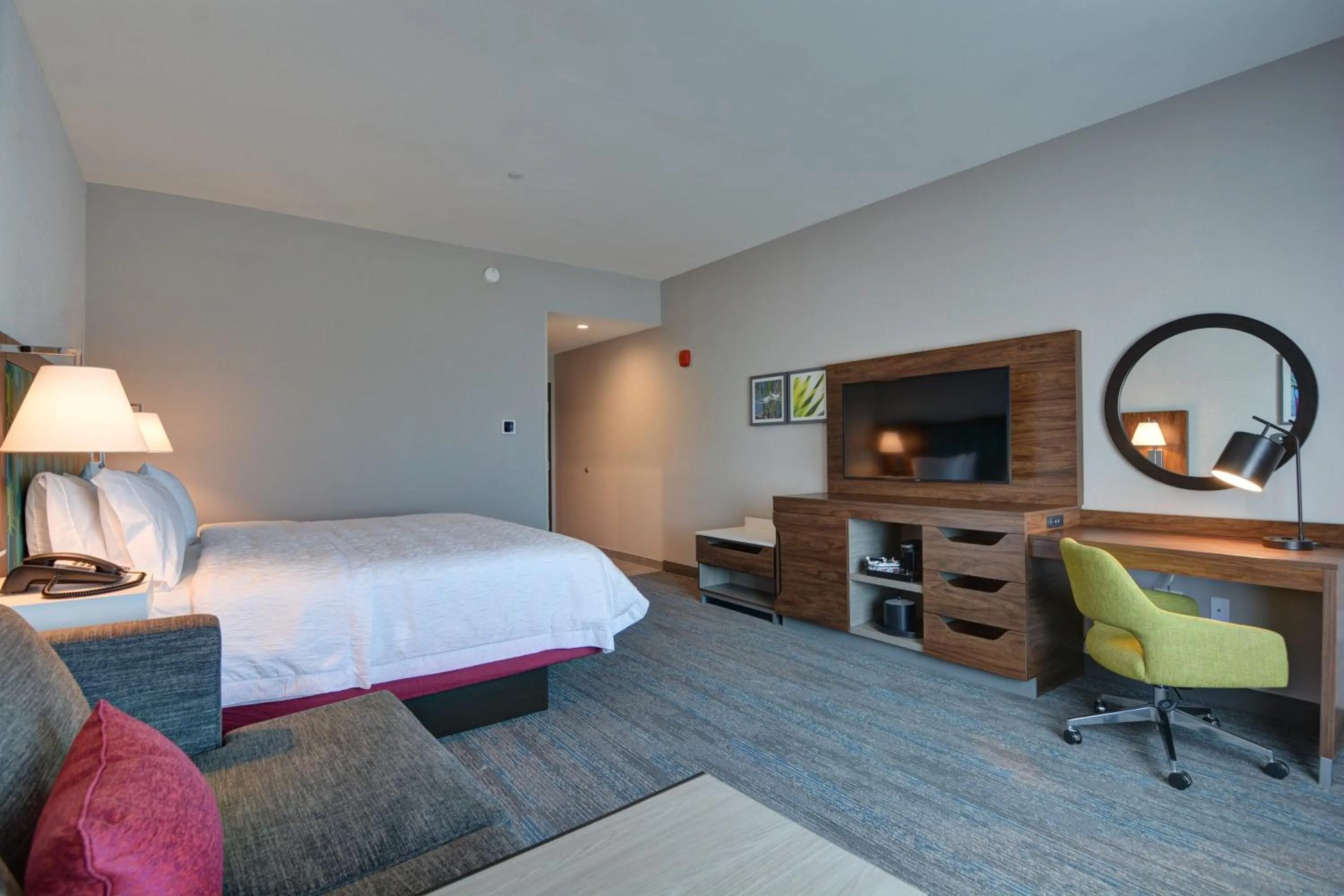 Bed in Hampton Inn & Suites Middleburg, Fl