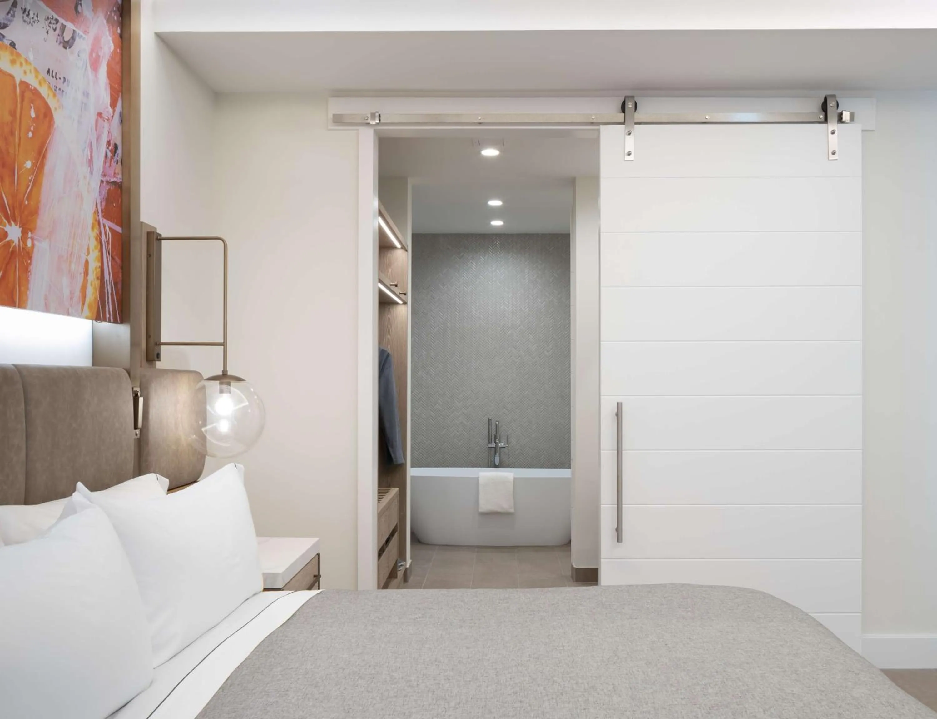 Bathroom, Bed in Canopy West Palm Beach - Downtown