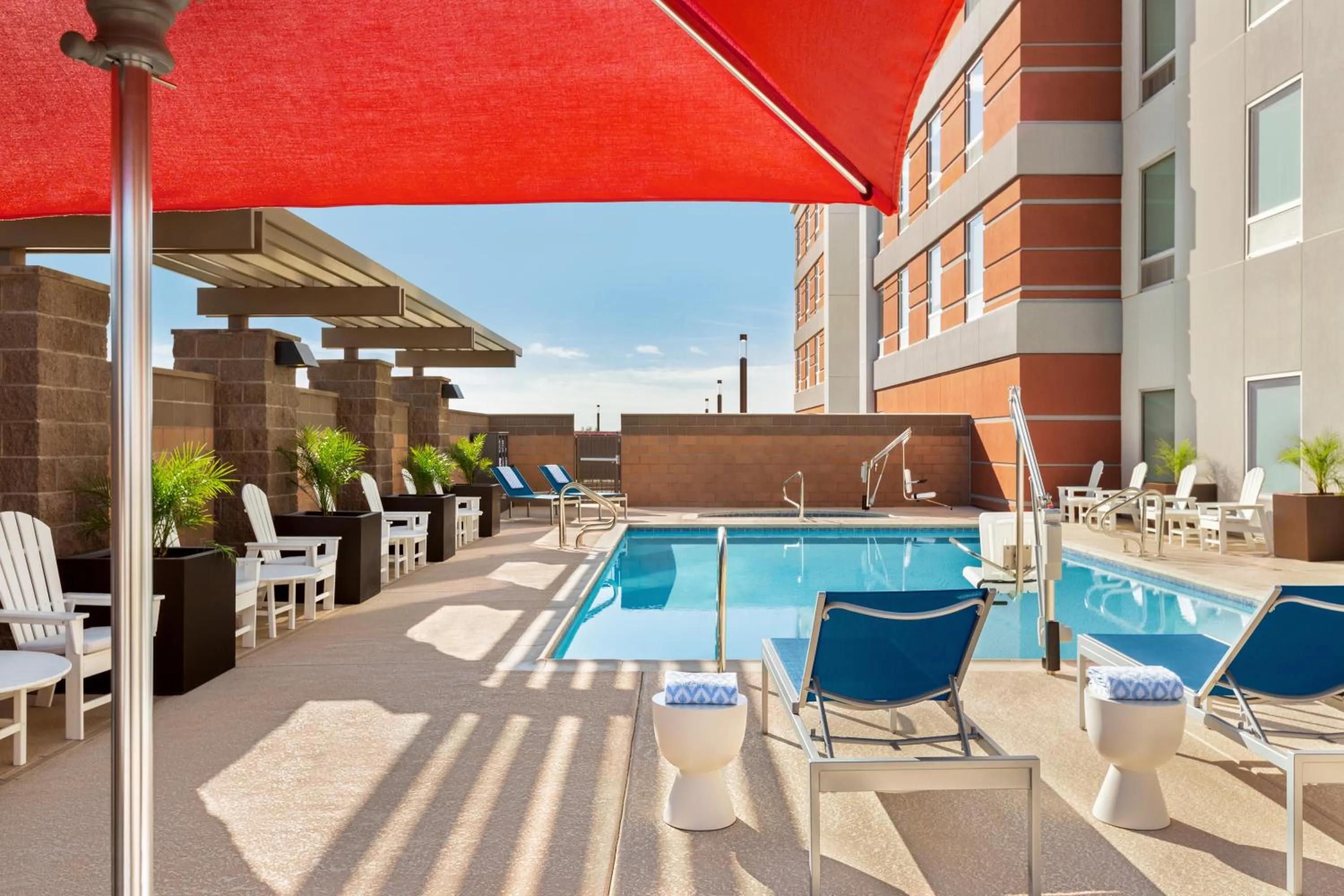 Swimming pool in Tru By Hilton Scottsdale Salt River