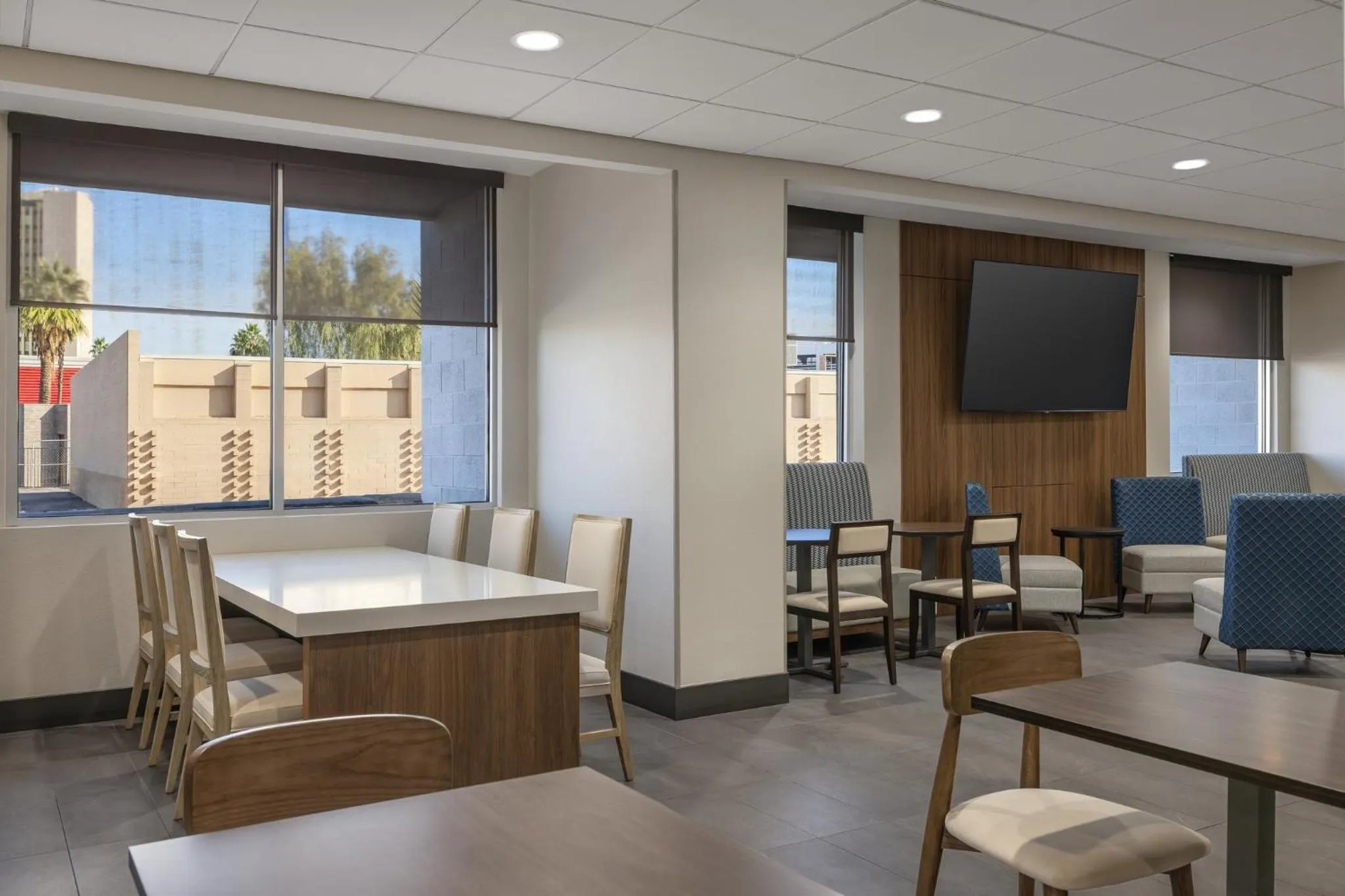 Property building in Holiday Inn Express & Suites Phoenix - Midtown, an IHG Hotel