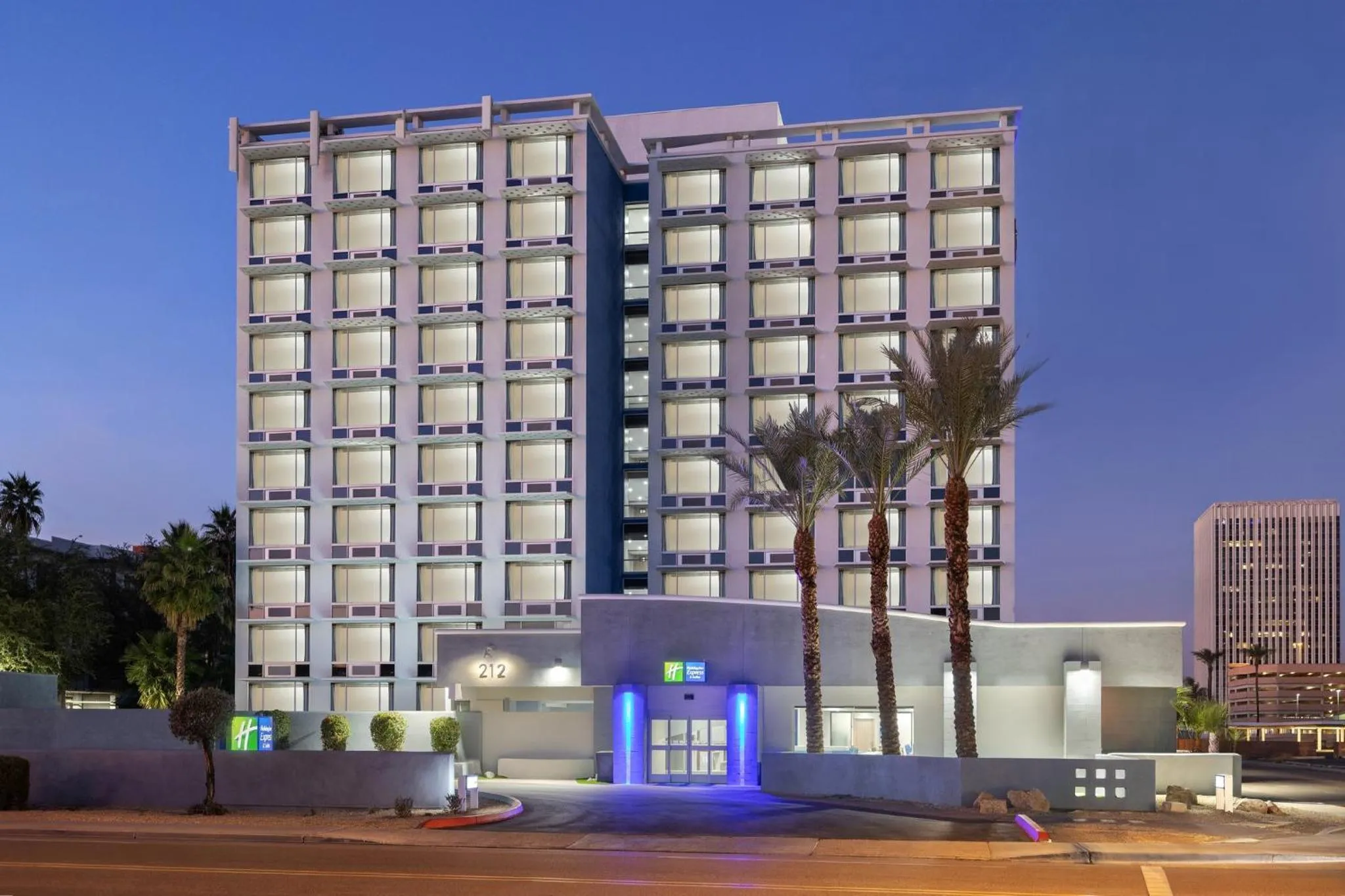 Property building in Holiday Inn Express & Suites Phoenix - Midtown, an IHG Hotel