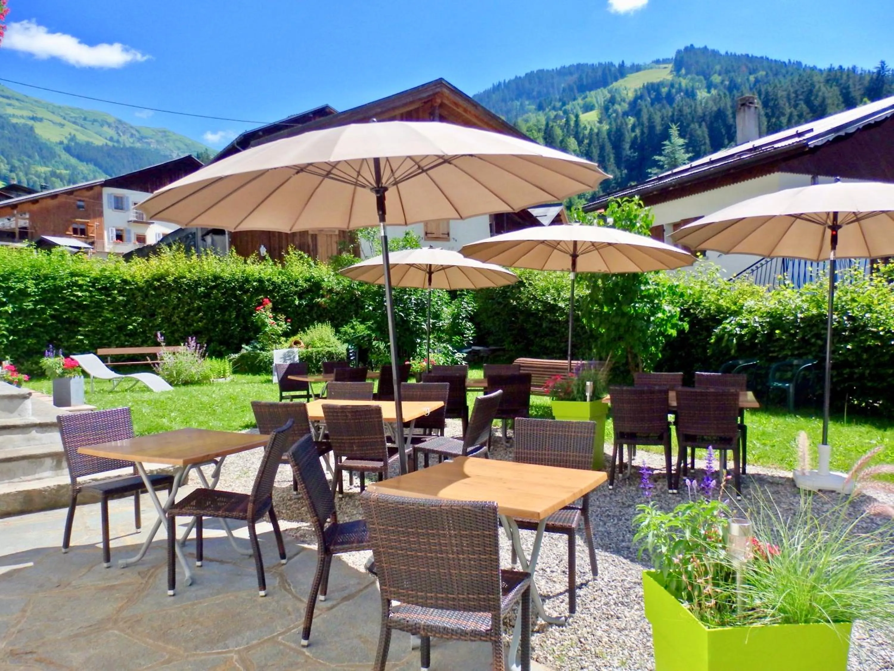 Garden in Hôtel Viallet