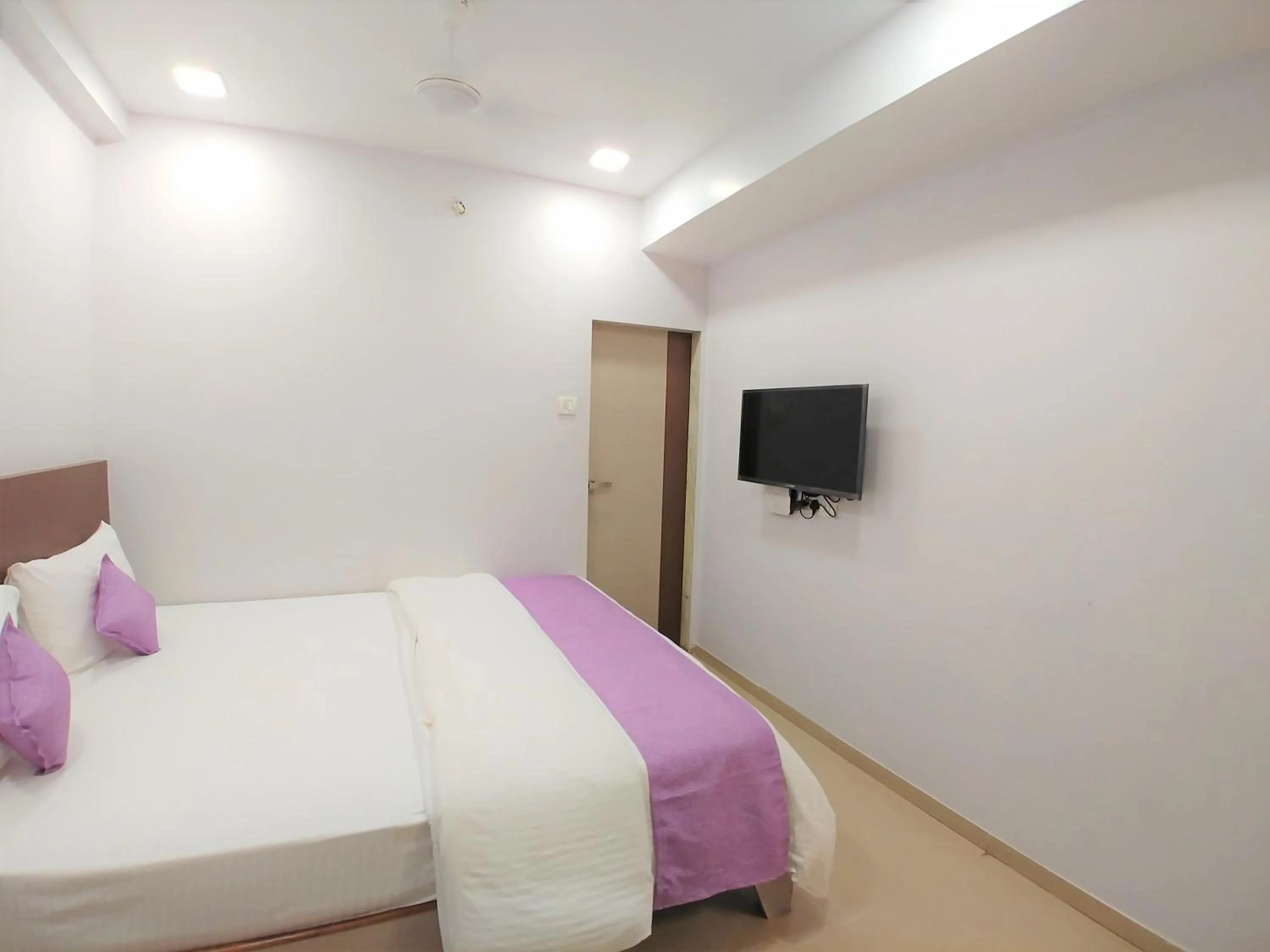 Bed in Hotel Matruchhaya Lonavala - Near Loanvala Station - Quality and Comfort