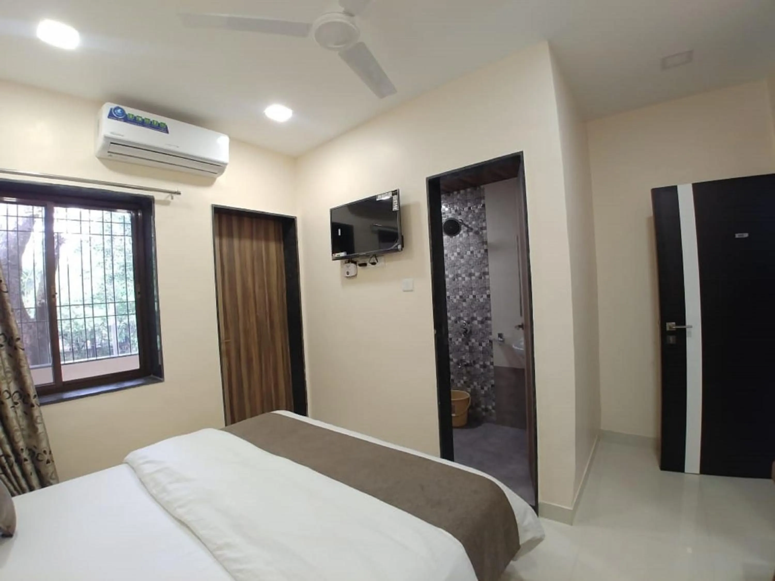 Bed in Hotel Matruchhaya Lonavala - Near Loanvala Station - Quality and Comfort