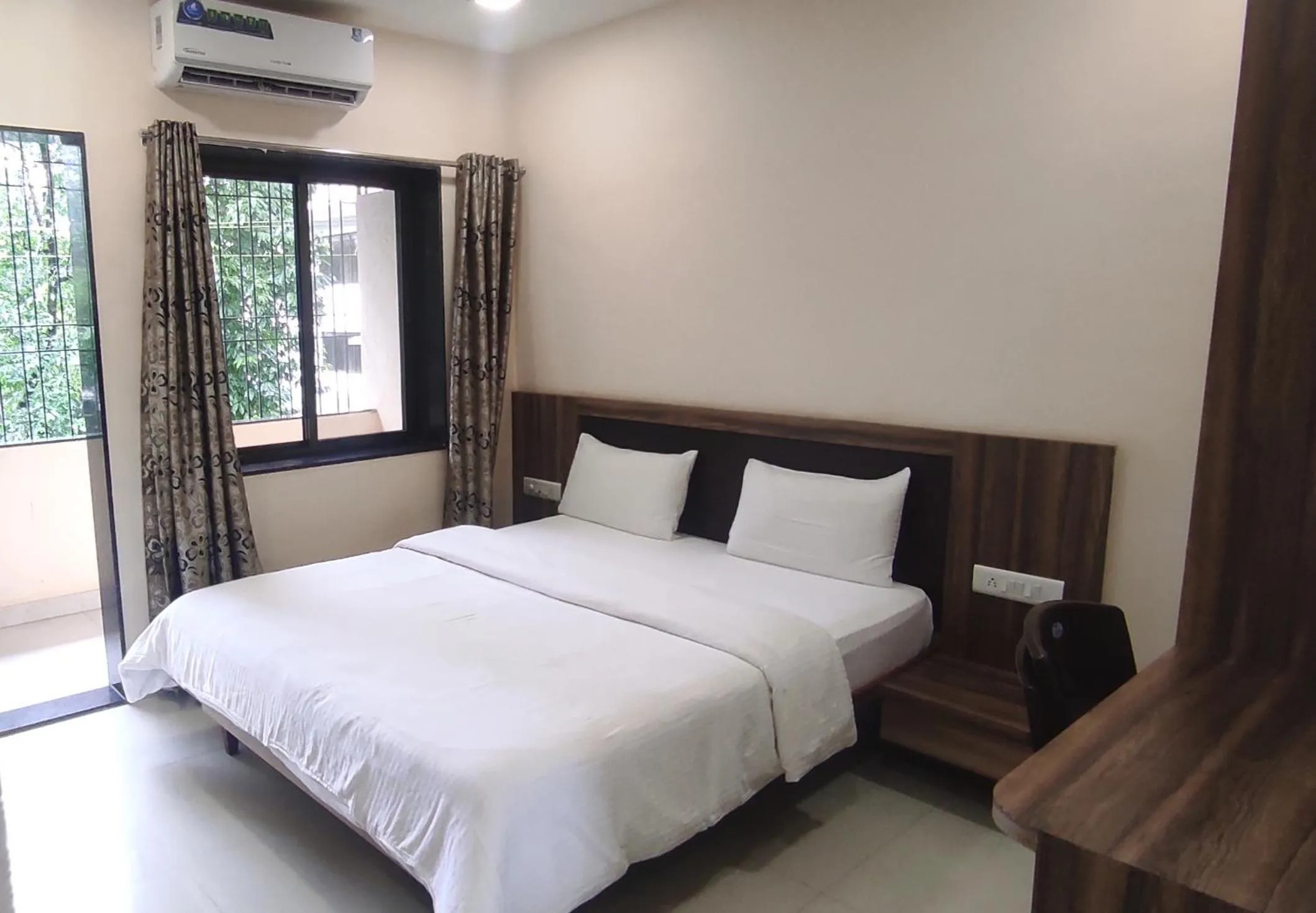 Bed in Hotel Matruchhaya Lonavala - Near Loanvala Station - Quality and Comfort