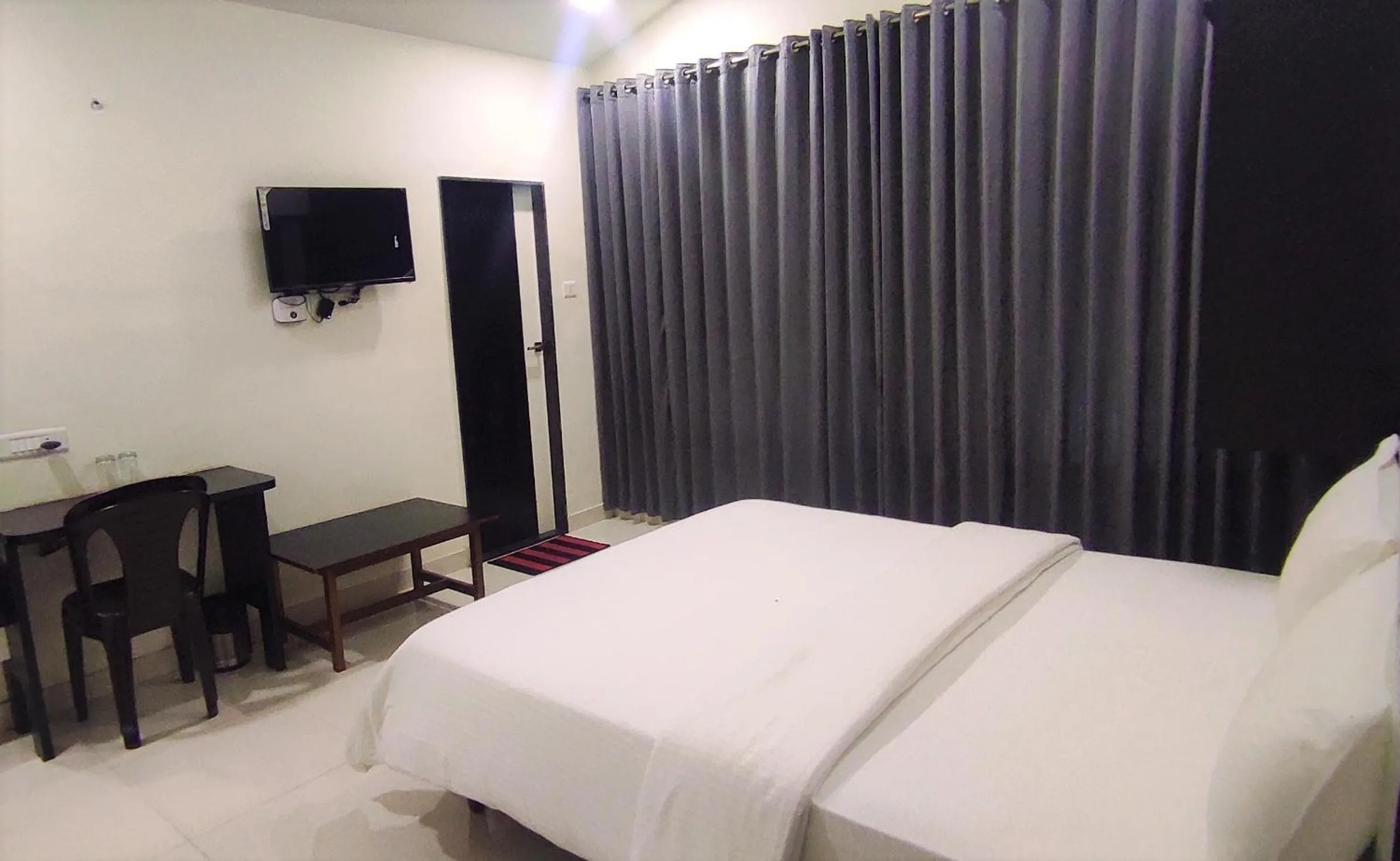 Bed in Hotel Matruchhaya Lonavala - Near Loanvala Station - Quality and Comfort