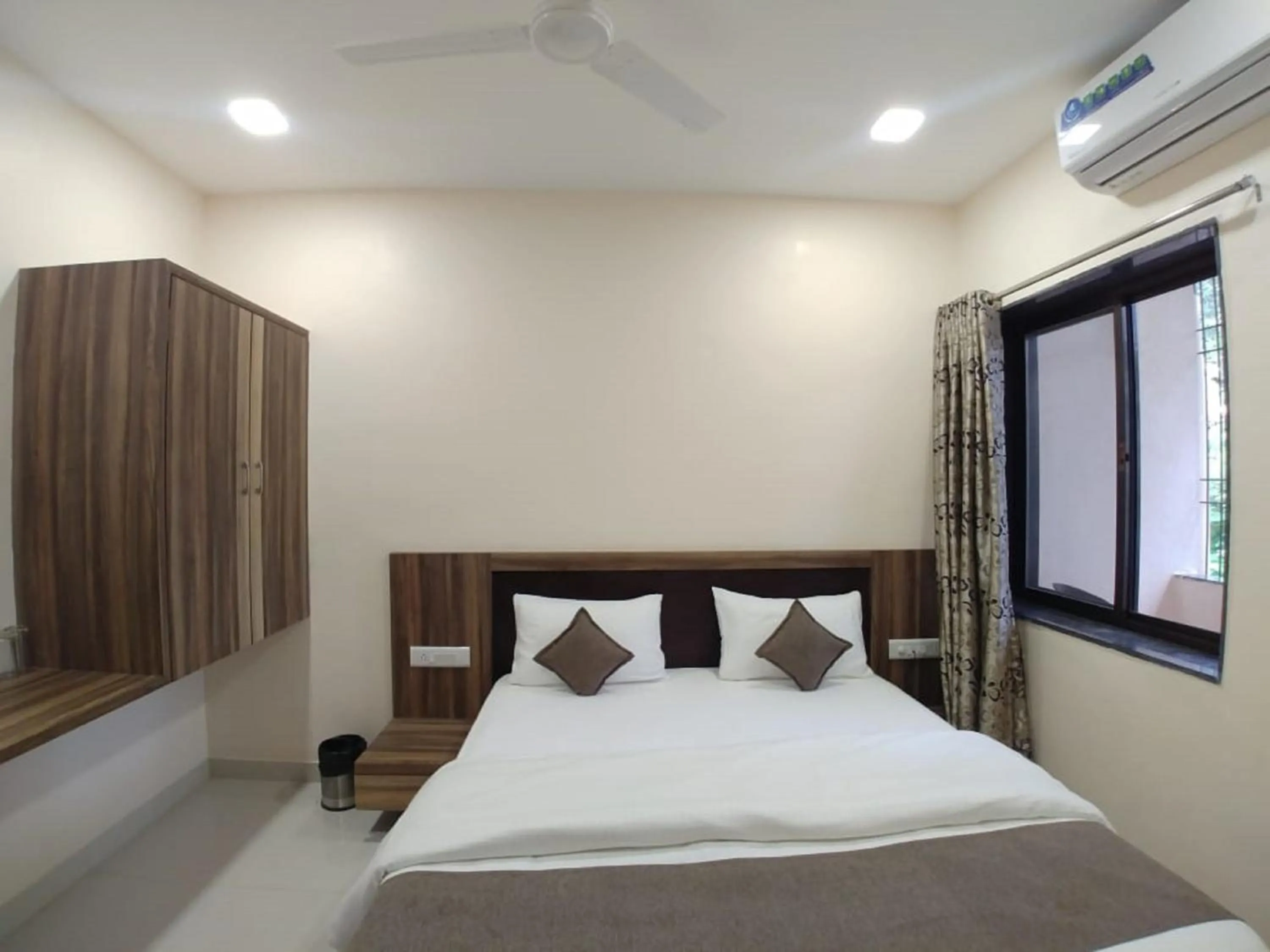 Bed in Hotel Matruchhaya Lonavala - Near Loanvala Station - Quality and Comfort