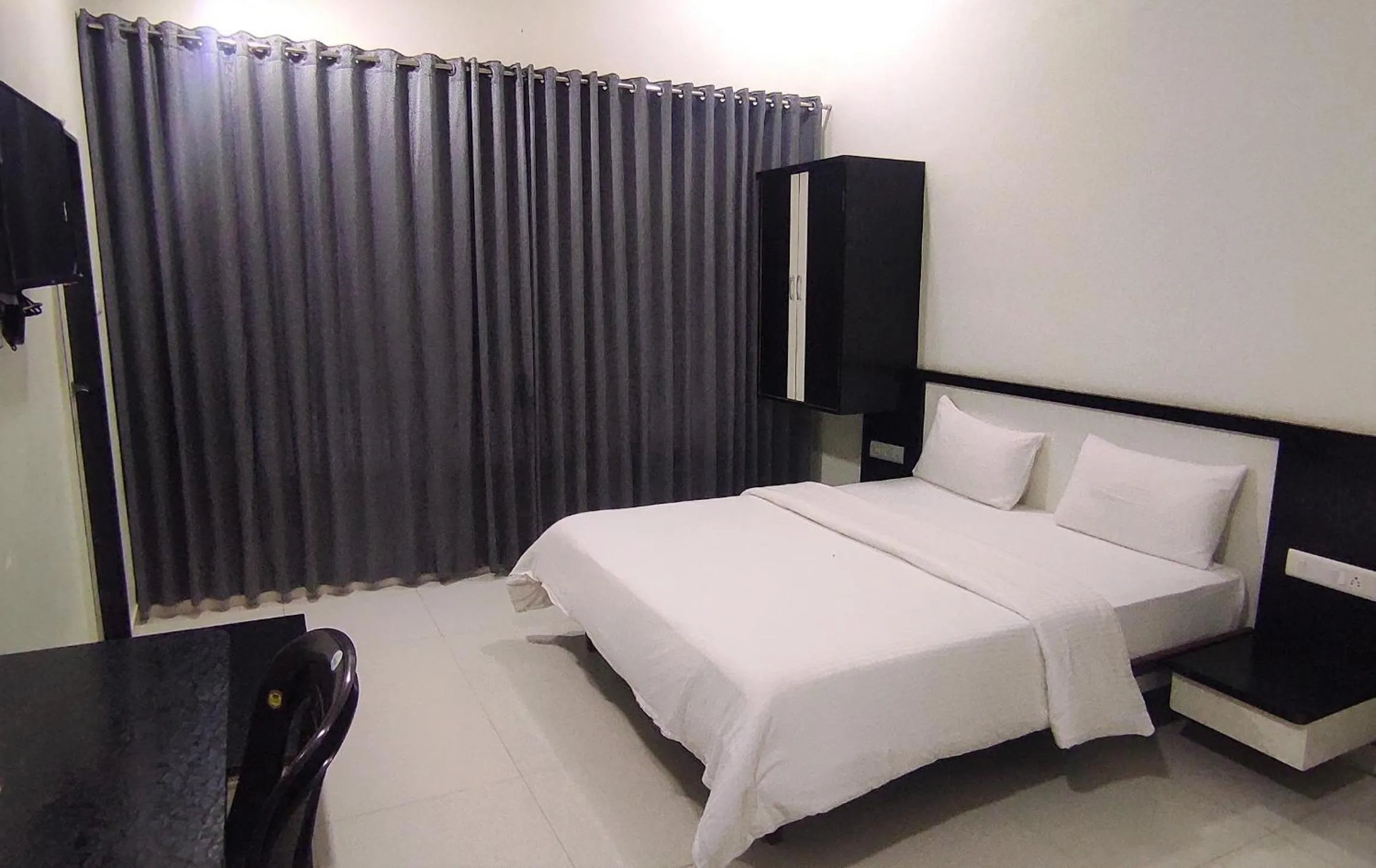 Bed in Hotel Matruchhaya Lonavala - Near Loanvala Station - Quality and Comfort