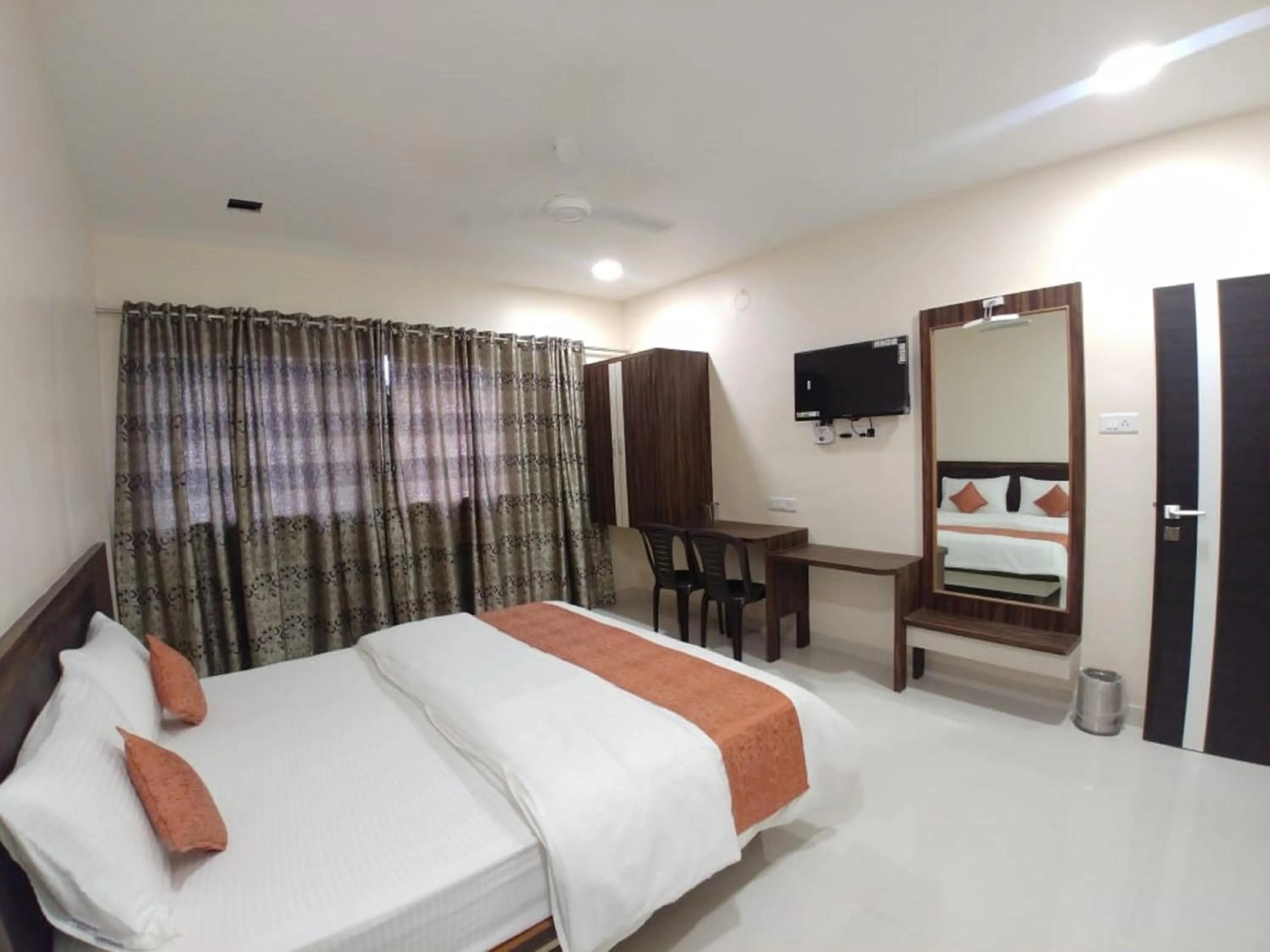 Bathroom, Bed in Hotel Matruchhaya Lonavala - Near Loanvala Station - Quality and Comfort