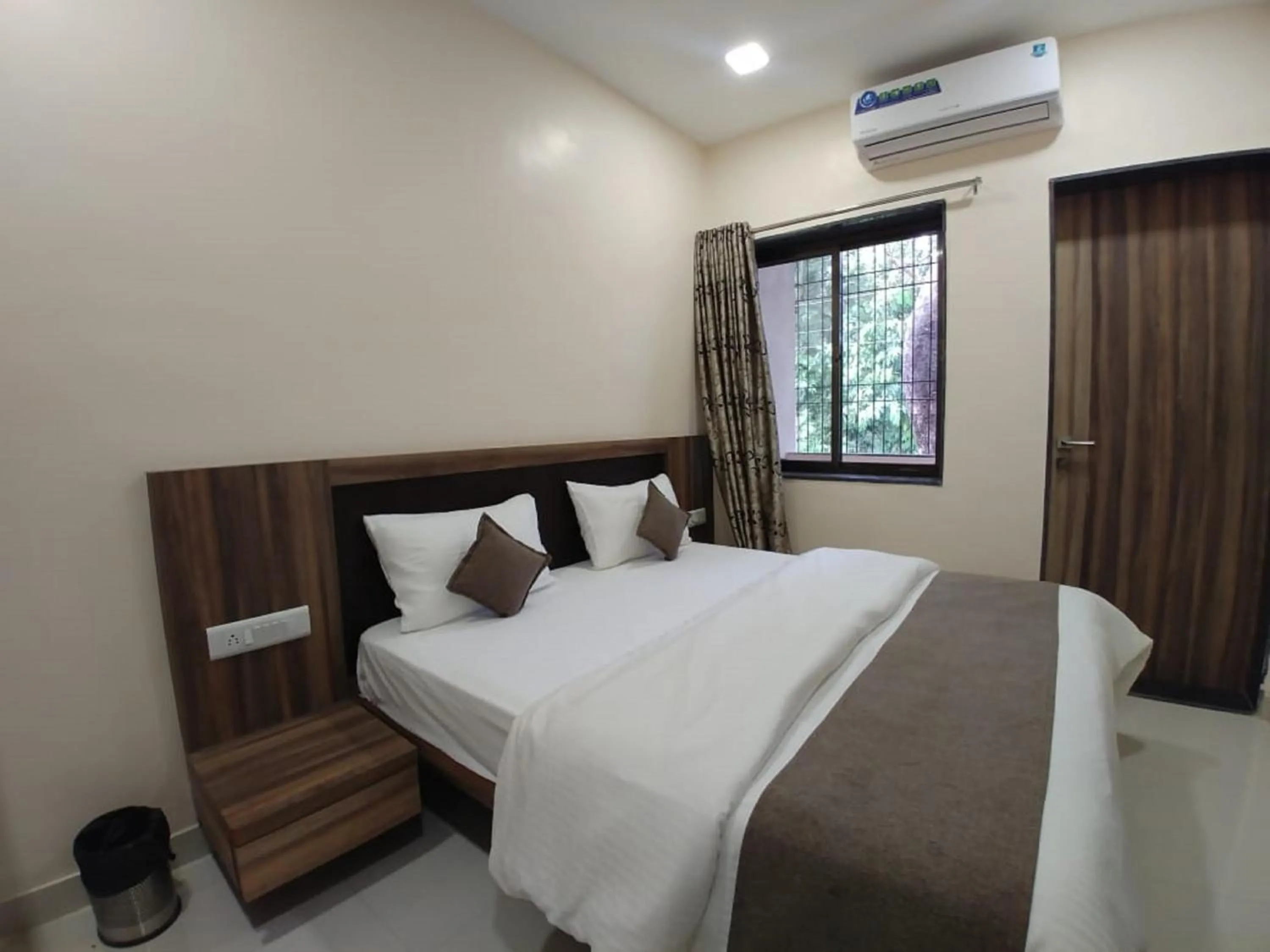 Bed in Hotel Matruchhaya Lonavala - Near Loanvala Station - Quality and Comfort