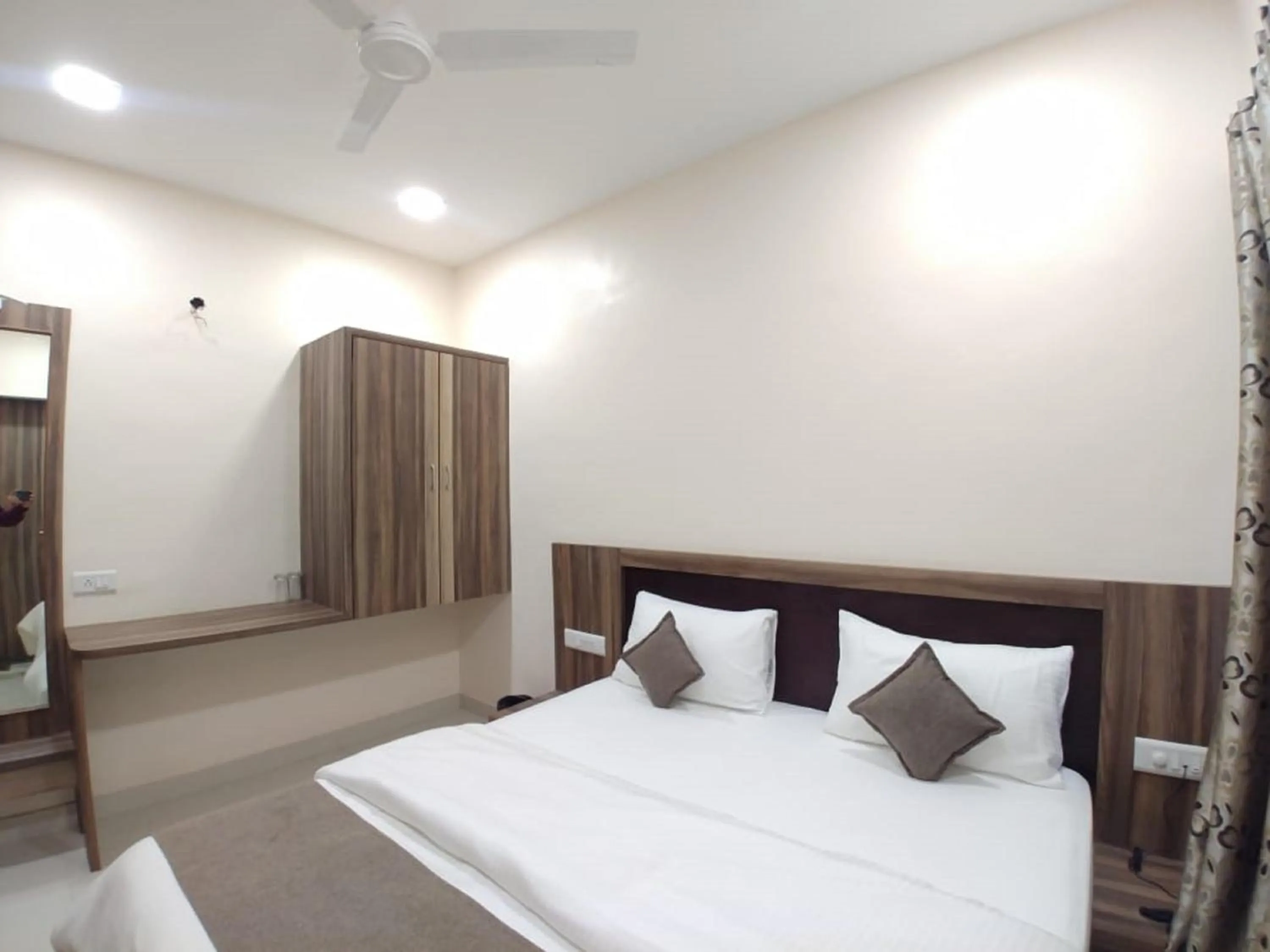 Bed in Hotel Matruchhaya Lonavala - Near Loanvala Station - Quality and Comfort