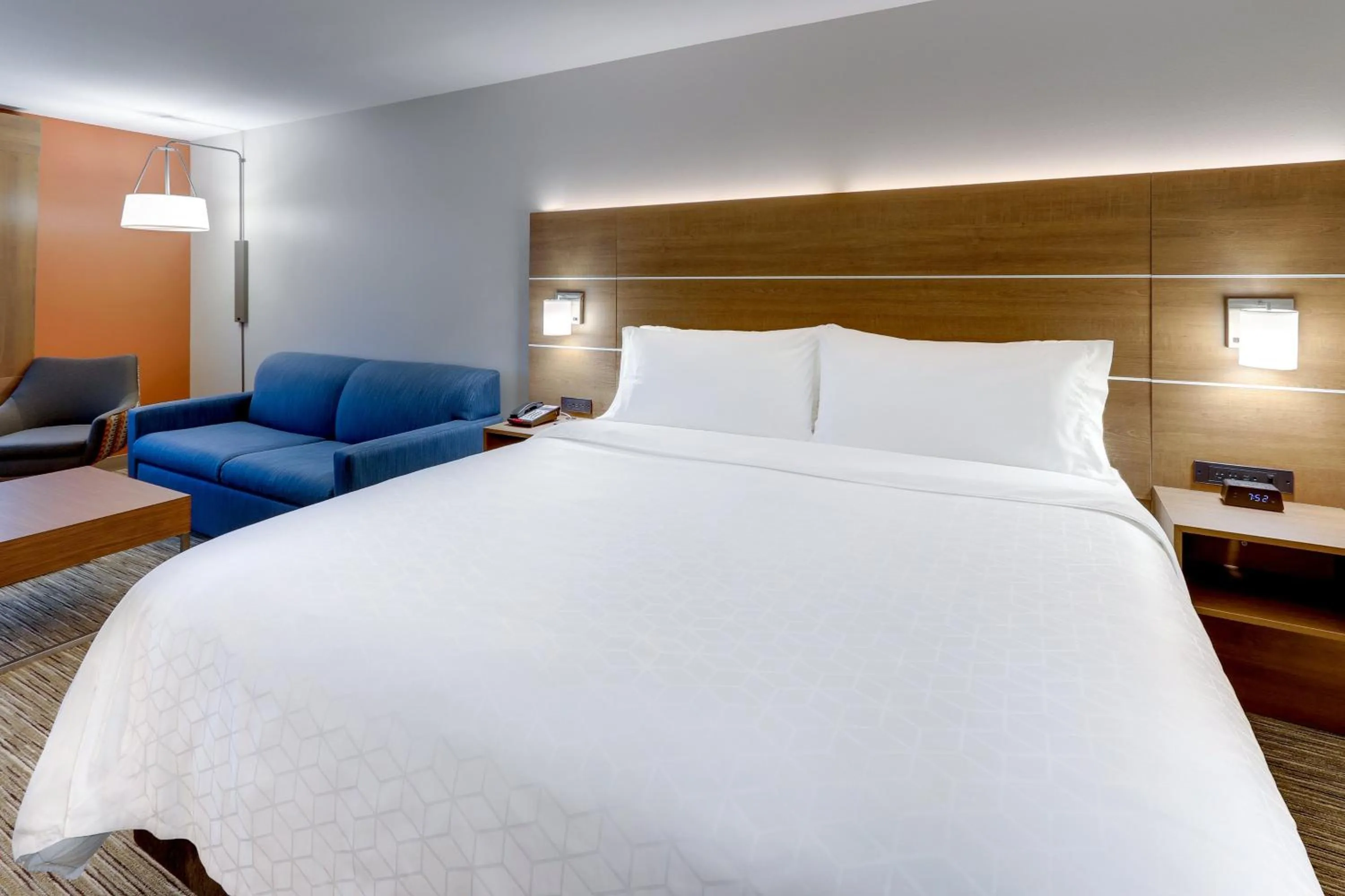 Photo of the whole room, Bed in Holiday Inn Express & Suites - Middletown - Goshen by IHG