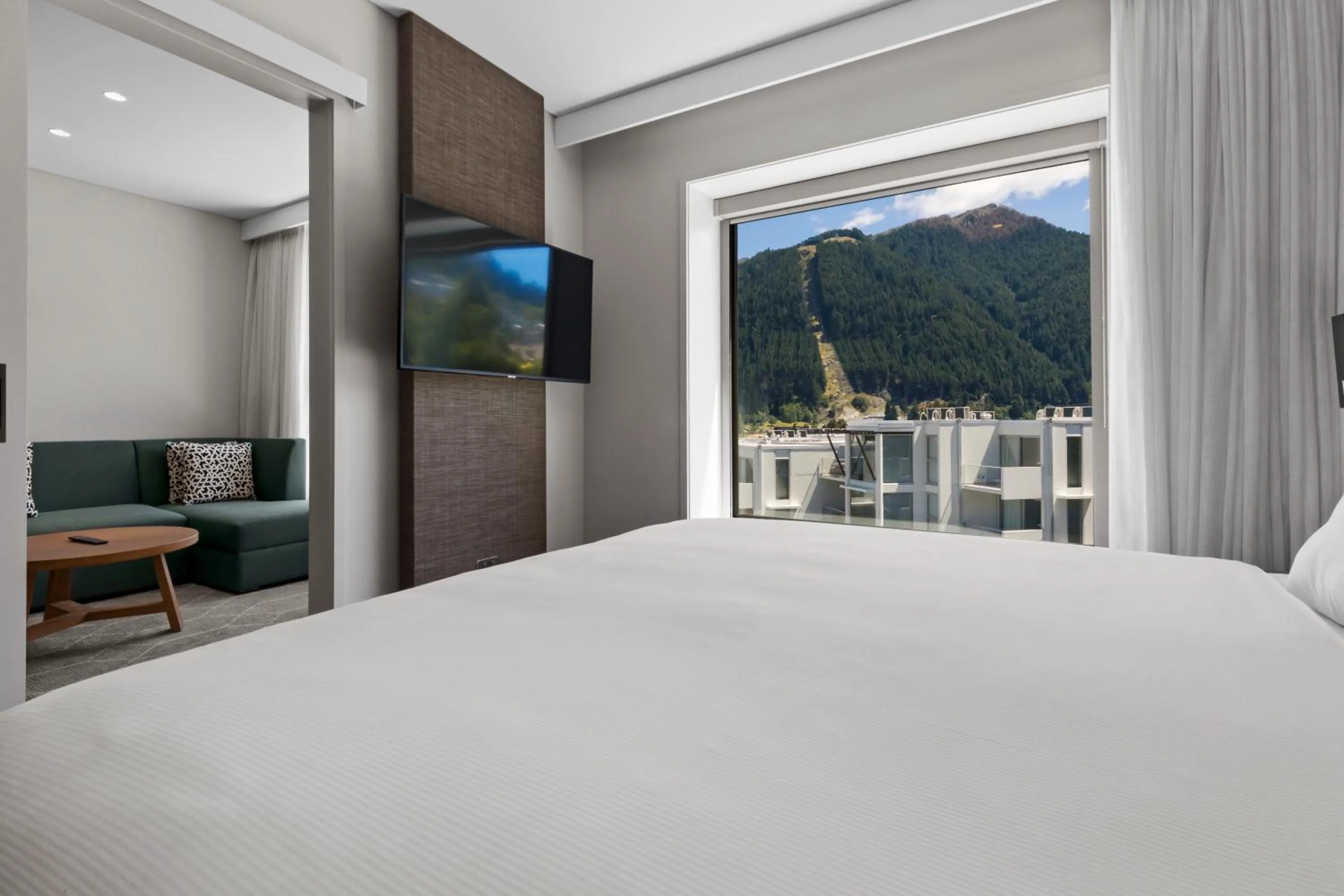 Bed in Holiday Inn Express & Suites Queenstown by IHG