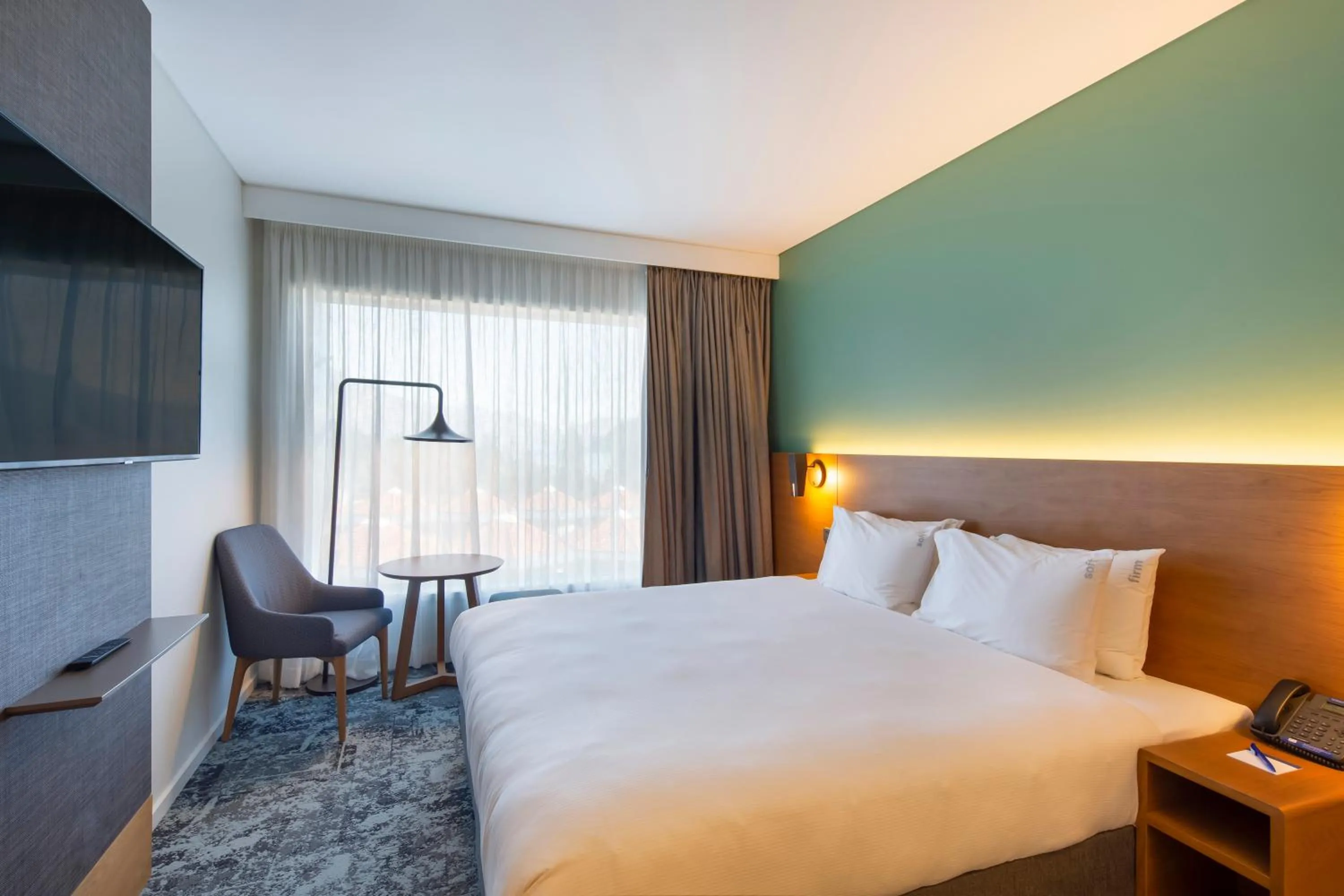 Bedroom, Bed in Holiday Inn Express & Suites Queenstown by IHG