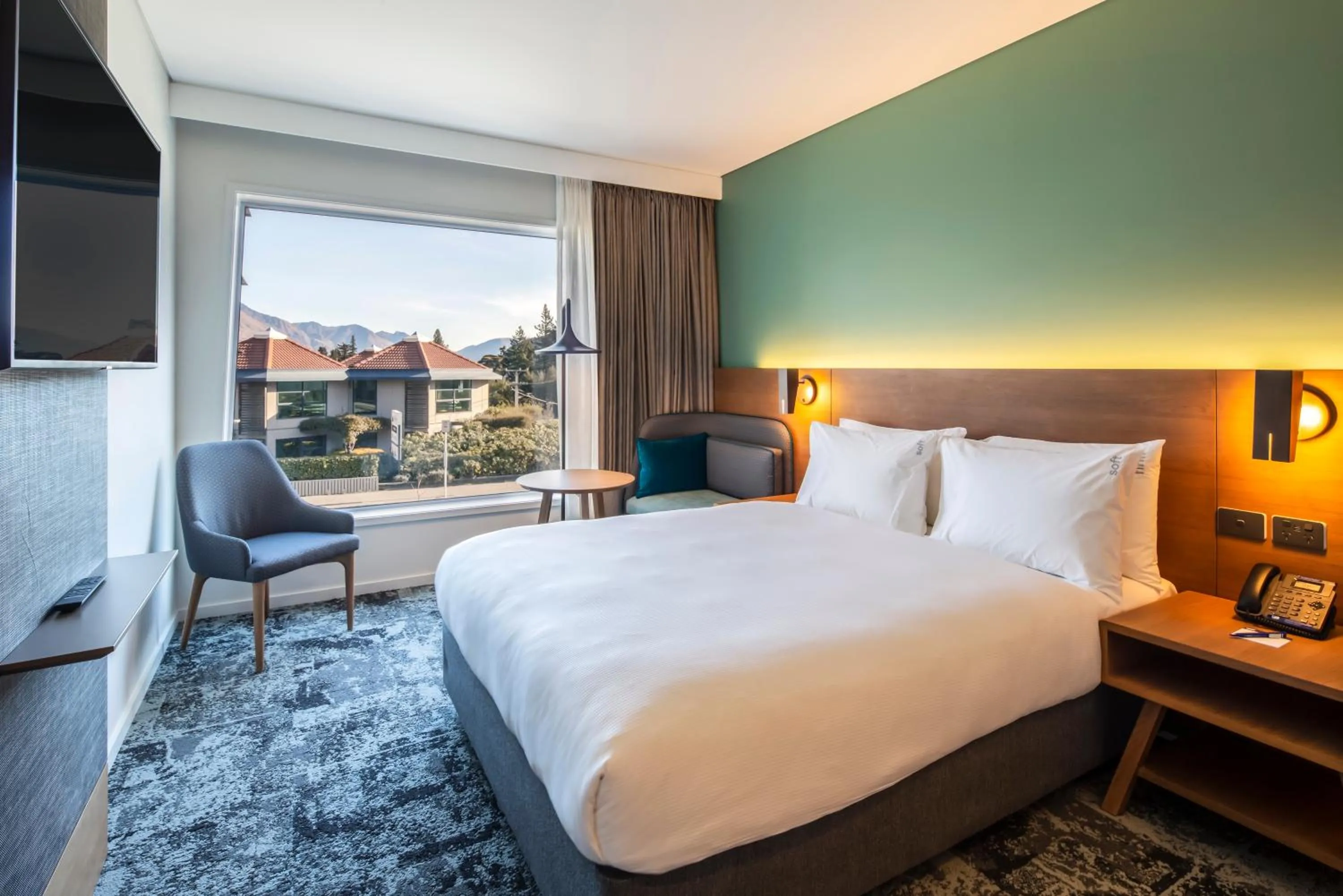 Bed in Holiday Inn Express & Suites Queenstown by IHG