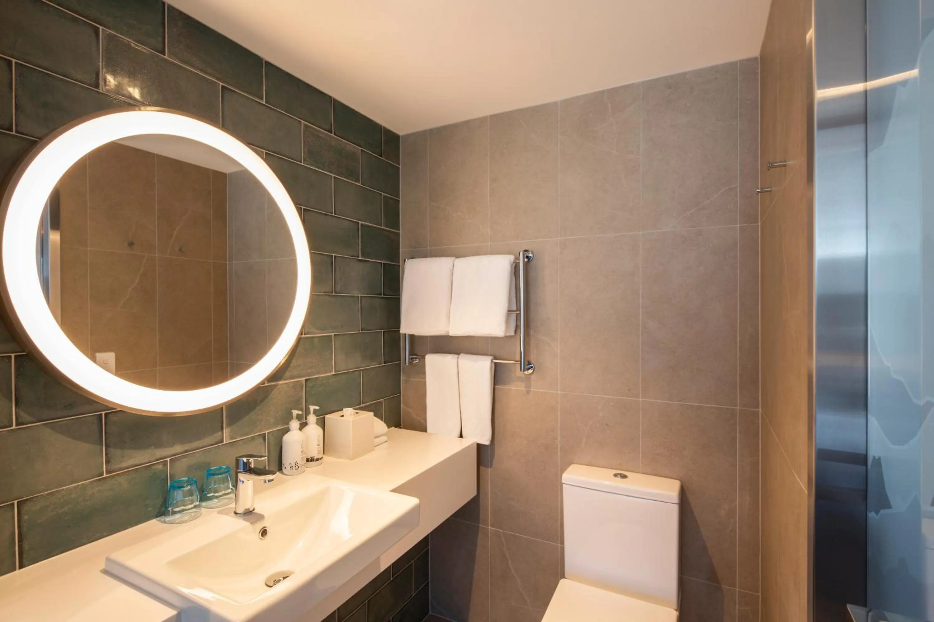 Bathroom in Holiday Inn Express & Suites Queenstown by IHG