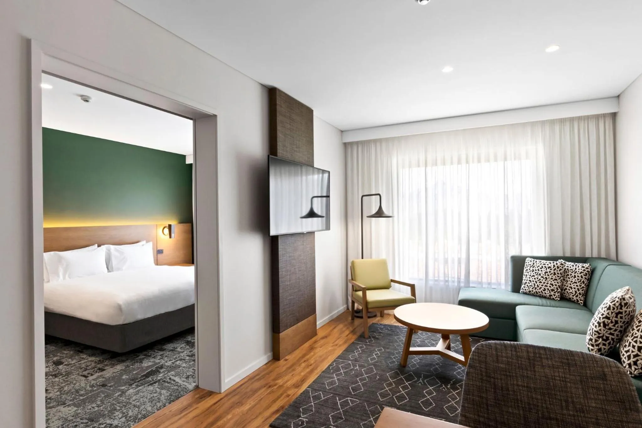 Photo of the whole room, Bed in Holiday Inn Express & Suites Queenstown by IHG