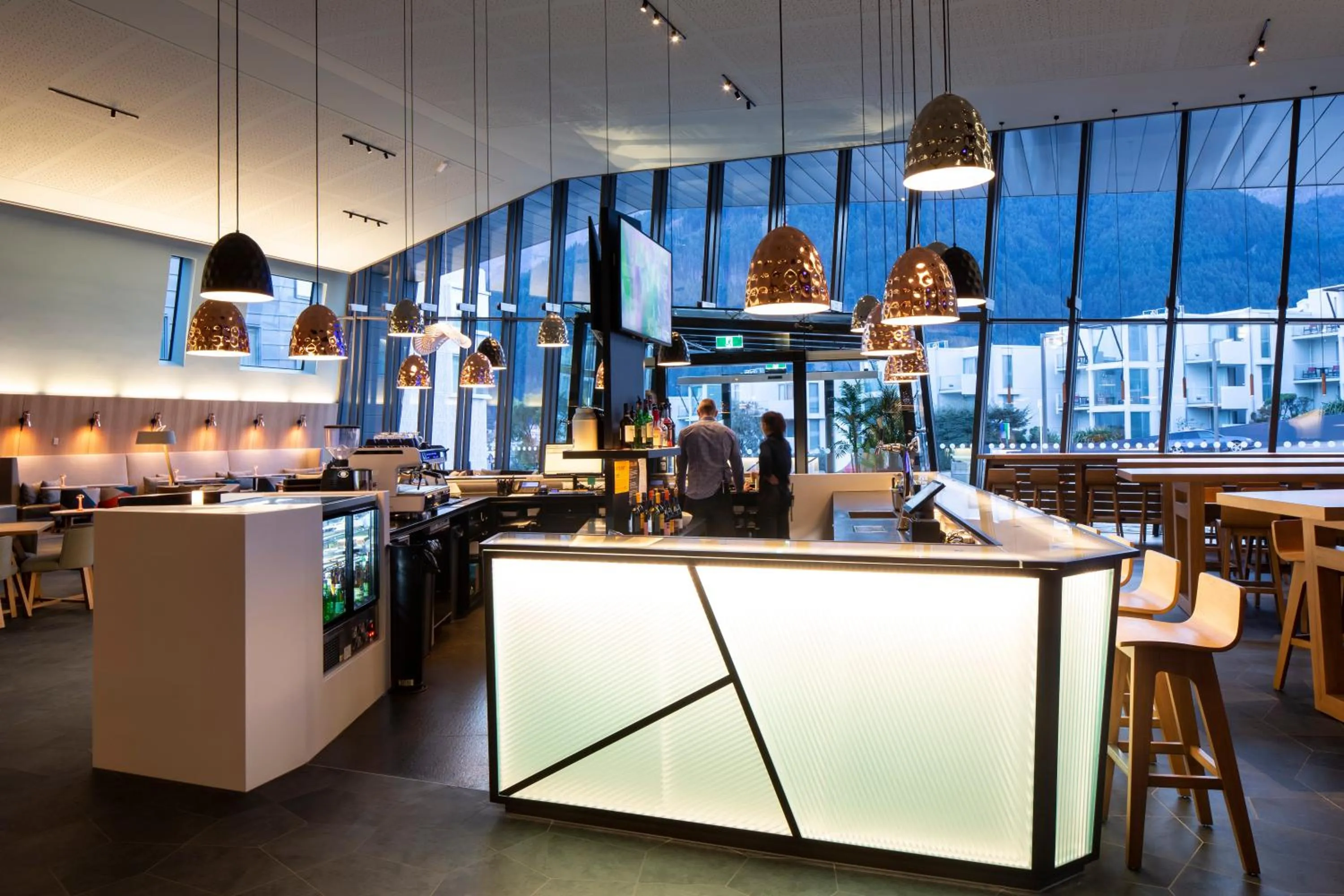 Restaurant/places to eat in Holiday Inn Express & Suites Queenstown by IHG