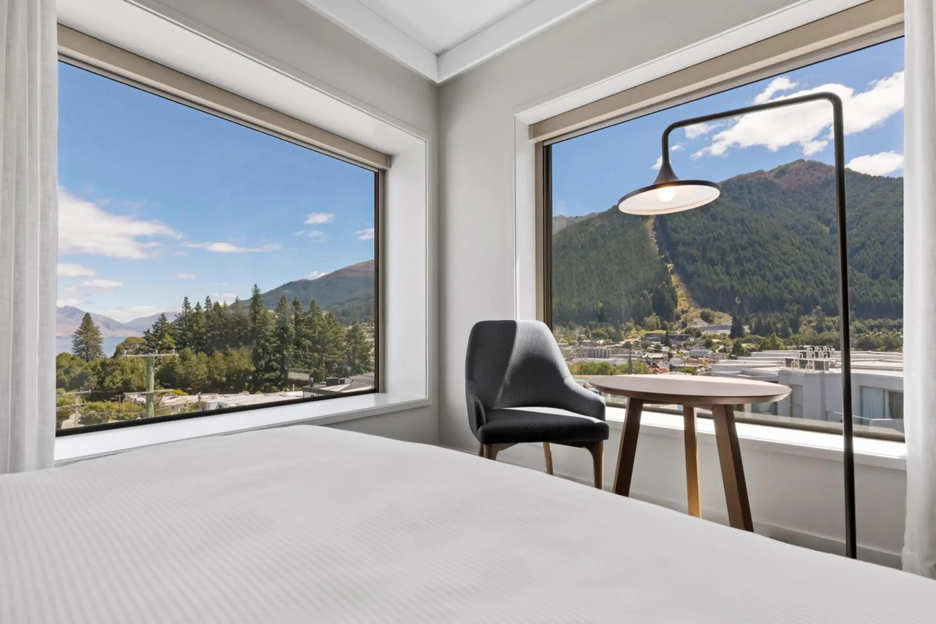 Standard Queen Room with Panoramic Window - Free Breakfast in Holiday Inn Express & Suites Queenstown by IHG Standard Queen Room with Panoramic Window - Free Breakfast in Holiday Inn Express & Suites Queenstown by IHG
