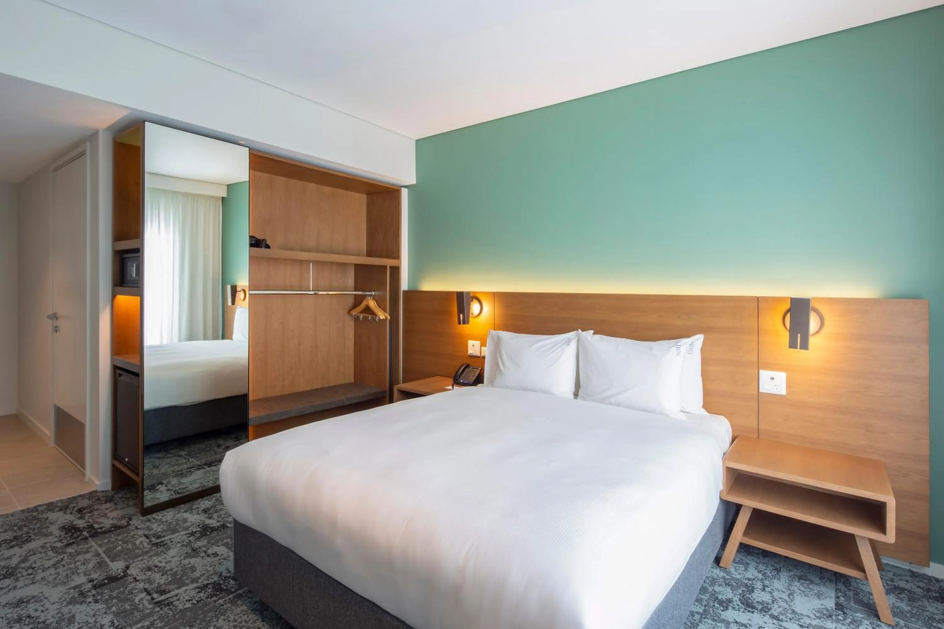 Bed in Holiday Inn Express & Suites Queenstown by IHG