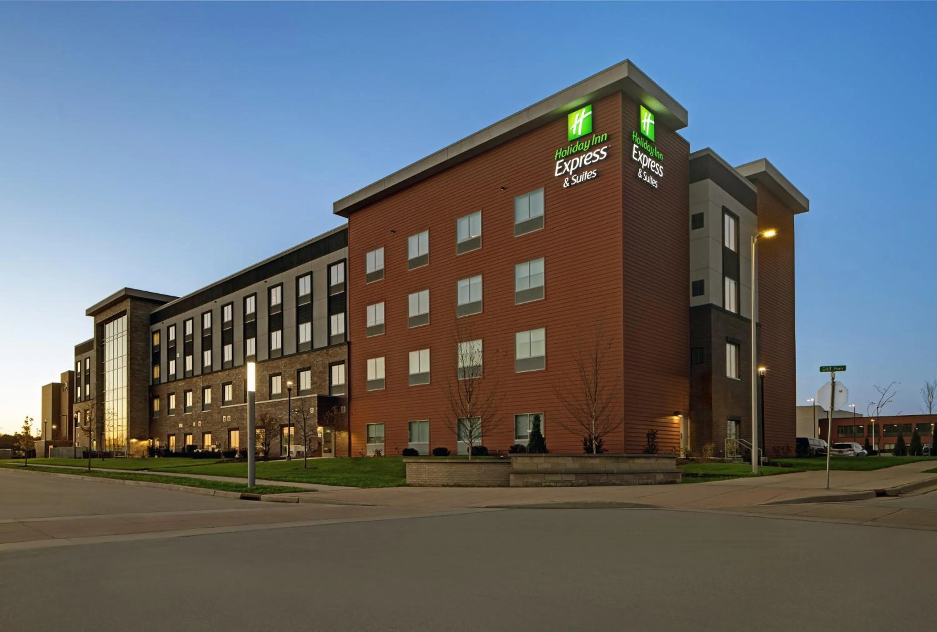 Property building in Holiday Inn Express & Suites - Milwaukee - Brookfield by IHG