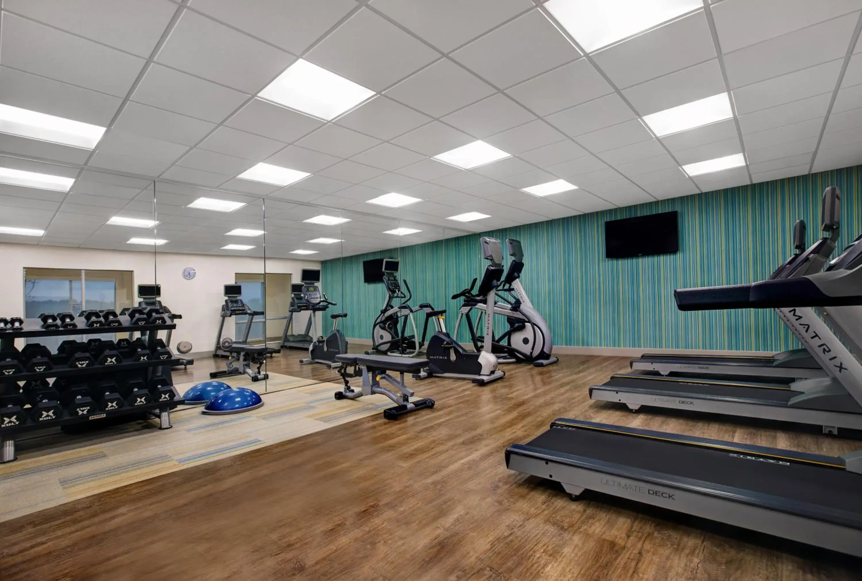 Fitness centre/facilities in Holiday Inn Express & Suites - Milwaukee - Brookfield by IHG Fitness centre/facilities in Holiday Inn Express & Suites - Milwaukee - Brookfield by IHG