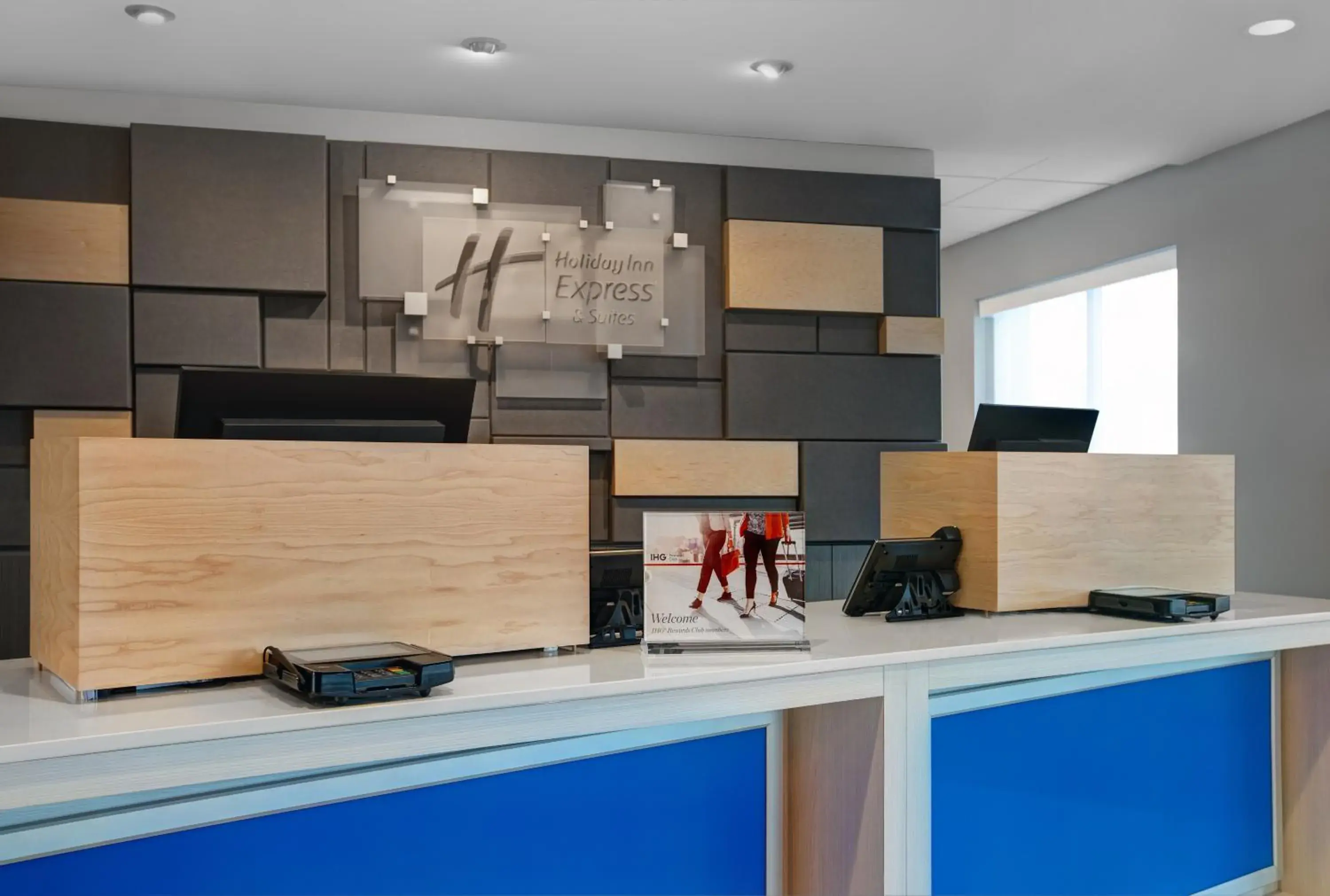 Lobby or reception in Holiday Inn Express & Suites - Milwaukee - Brookfield by IHG Lobby or reception in Holiday Inn Express & Suites - Milwaukee - Brookfield by IHG