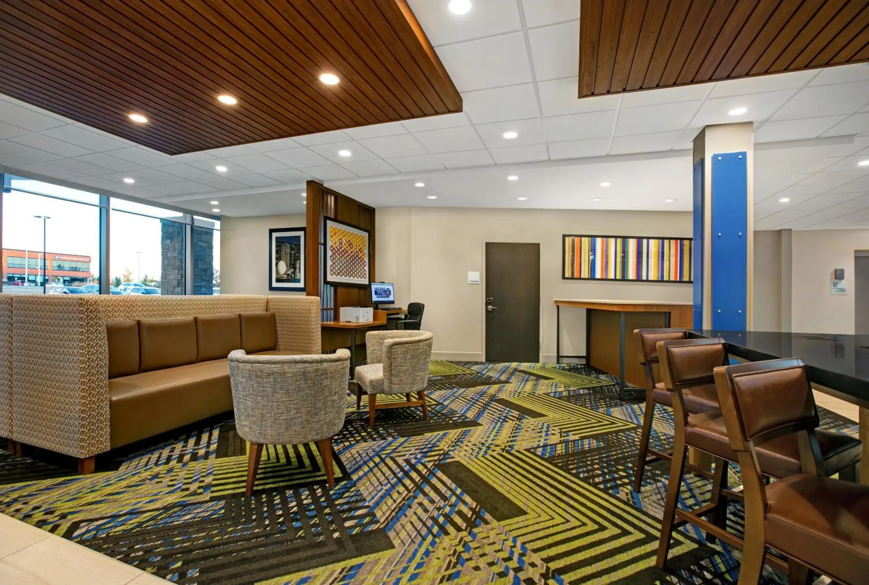 Lobby or reception in Holiday Inn Express & Suites - Milwaukee - Brookfield by IHG Lobby or reception in Holiday Inn Express & Suites - Milwaukee - Brookfield by IHG